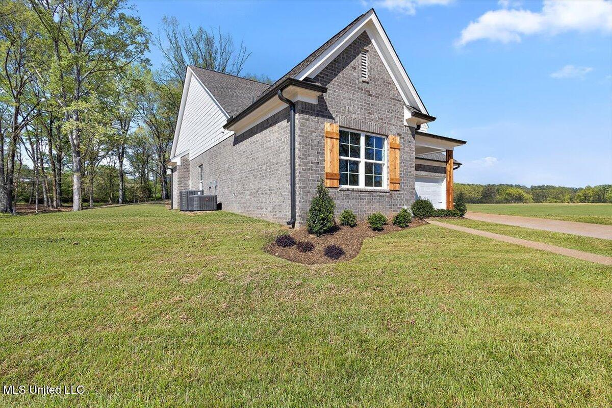 1184 Creekside Lane Property Photo 3