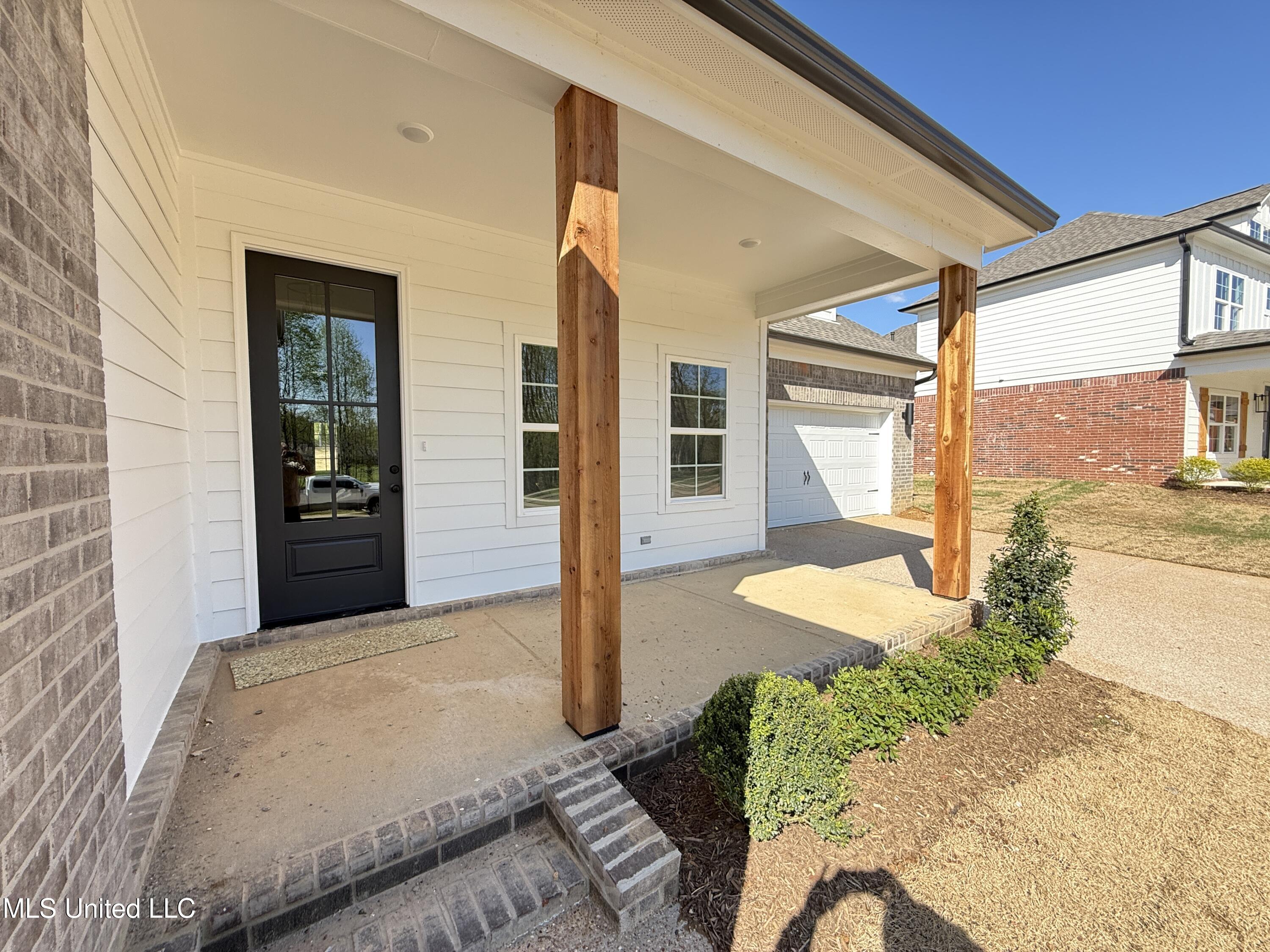 1184 Creekside Lane Property Photo 4