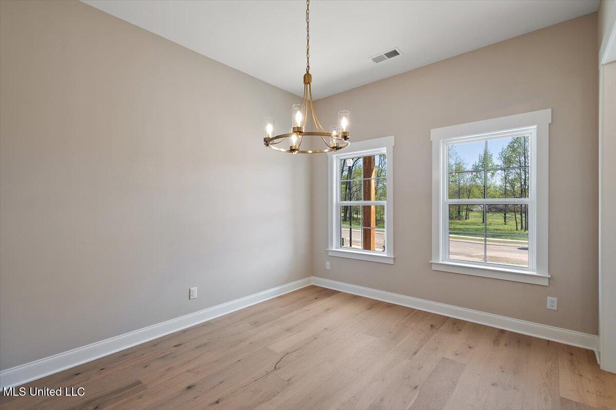 1184 Creekside Lane Property Photo 8