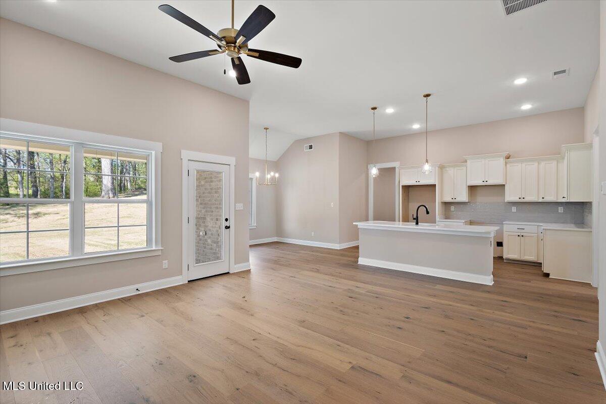 1184 Creekside Lane Property Photo 9