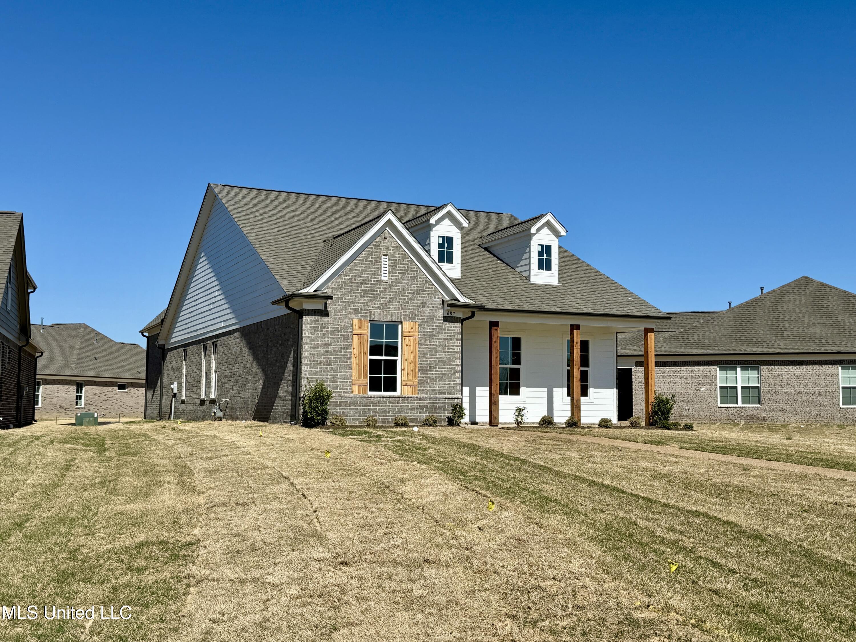 682 Bolivar Drive Property Photo 1