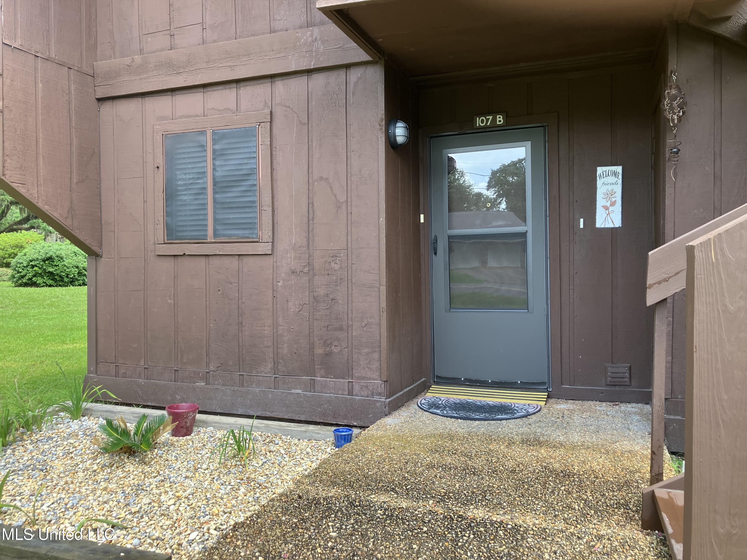 107 Molokai Village Property Photo 1