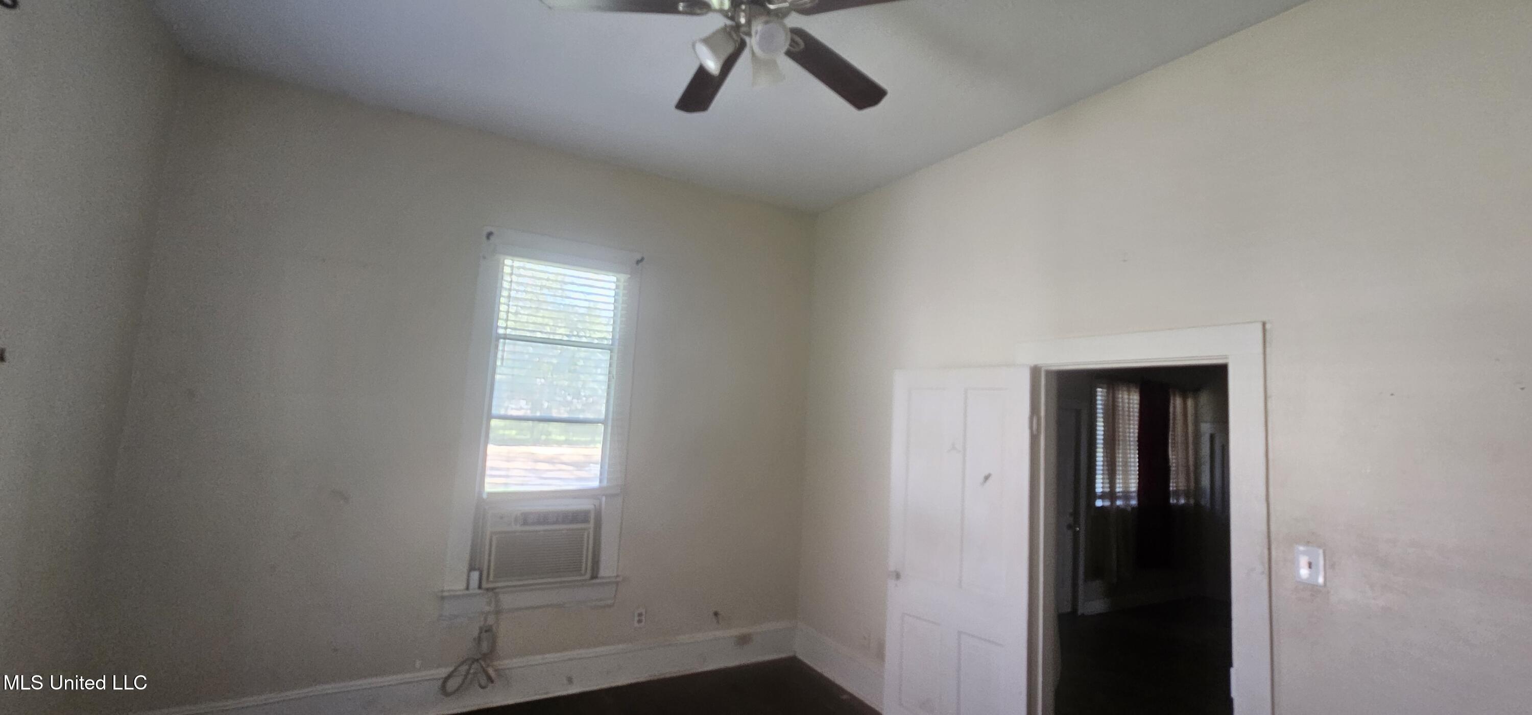 220 Calhoun Avenue Property Photo 4