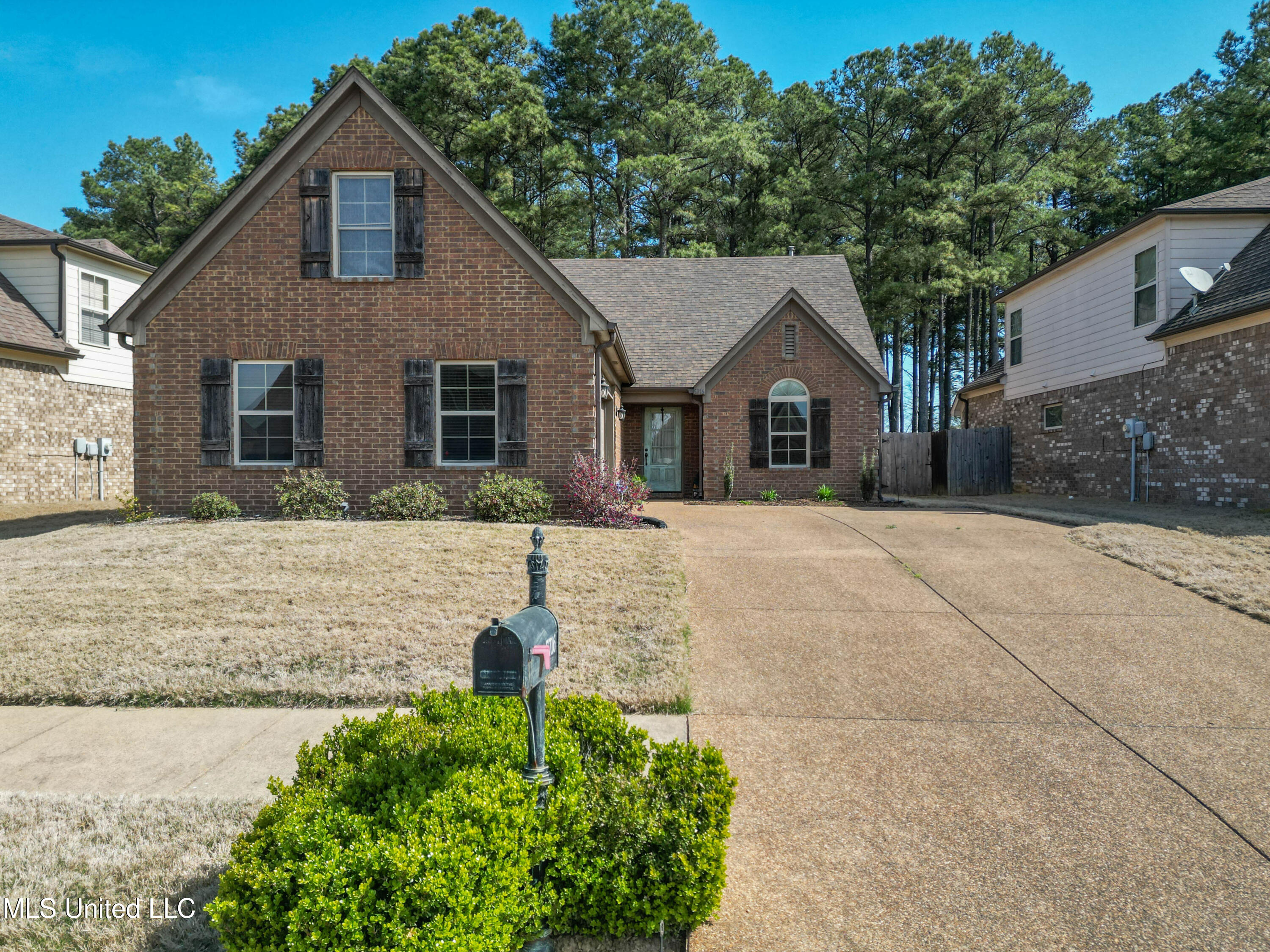 5716 W Bedford Loop Property Photo 1