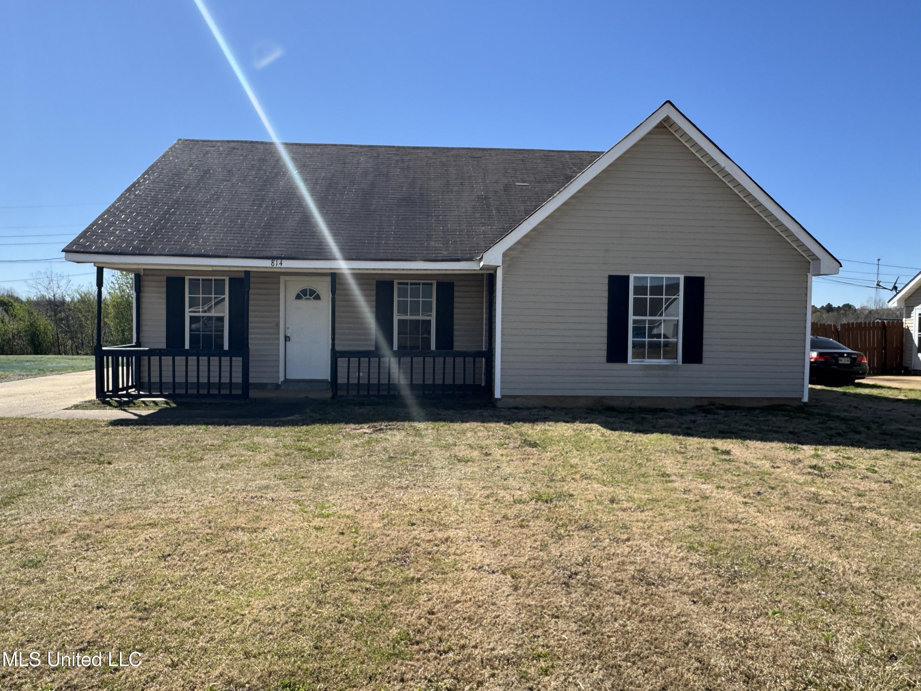 814 W Ridge Cove Property Photo 1