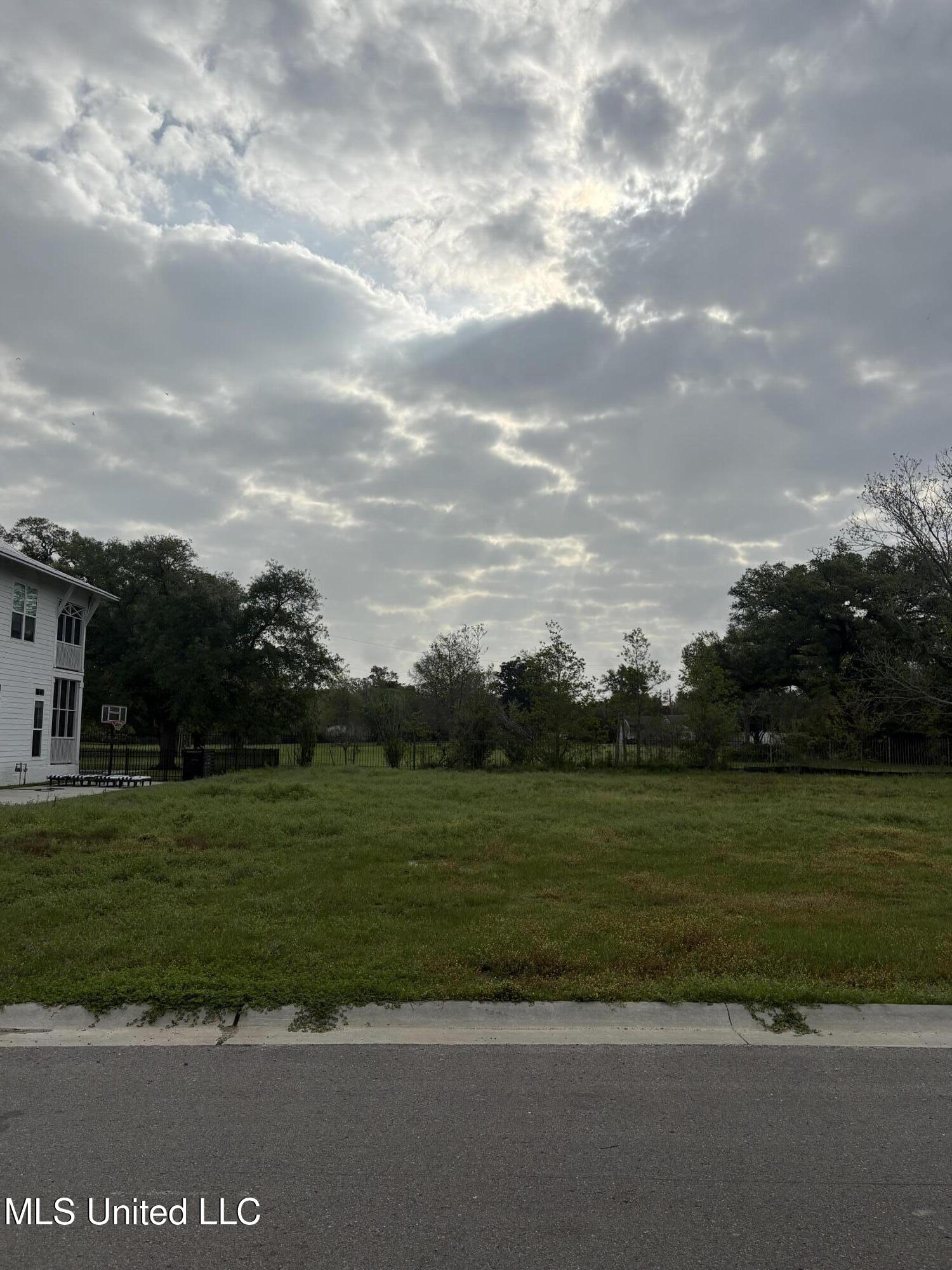 Seaside Oaks Drive Property Photo 2