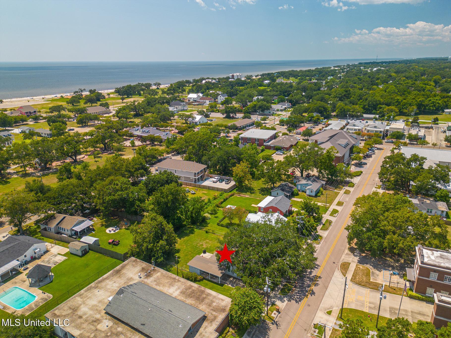 121 E Second Street Property Photo 4