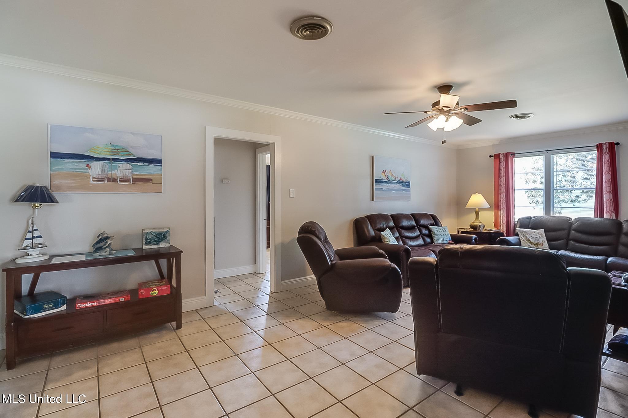 121 E Second Street Property Photo 6