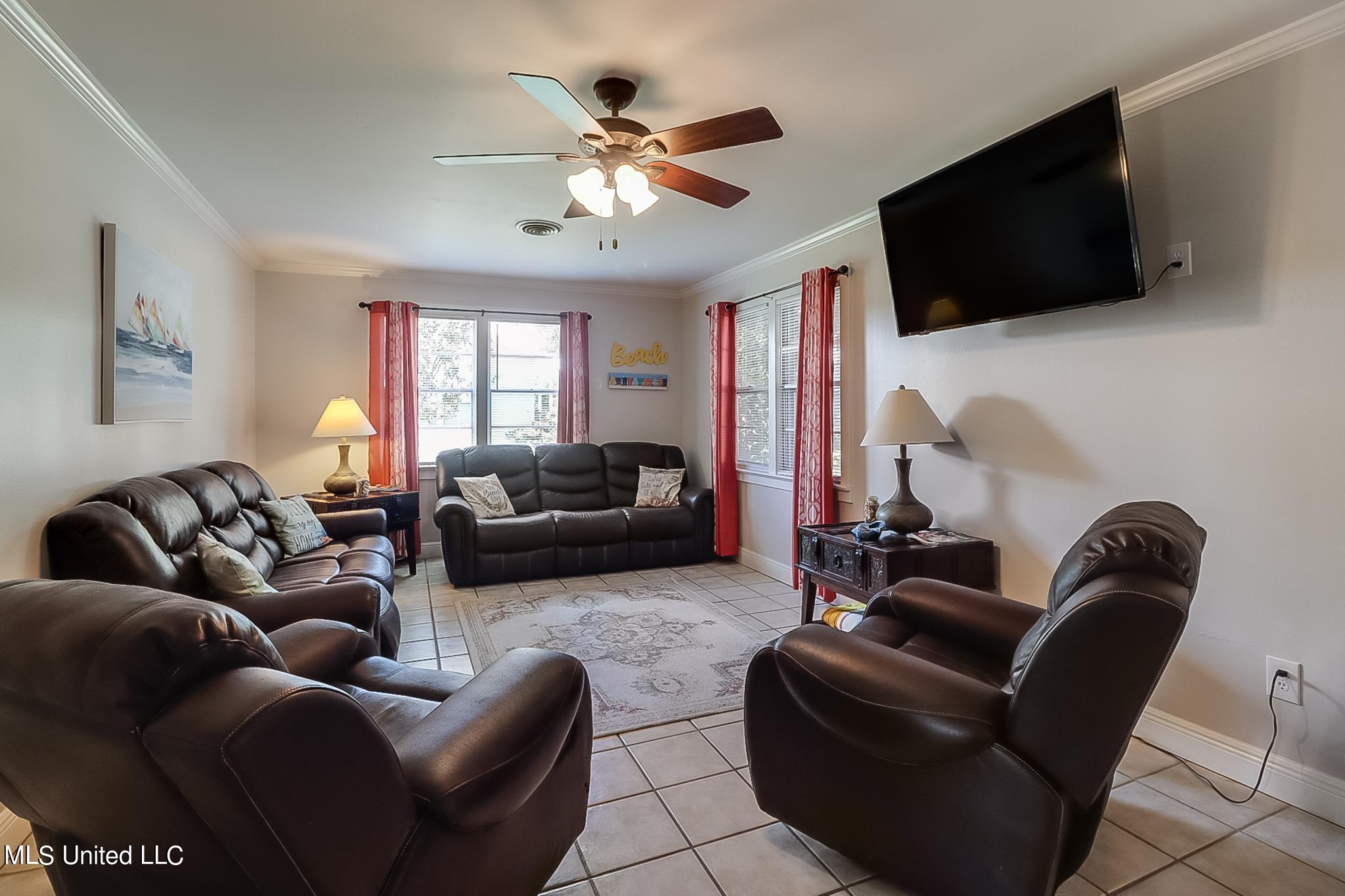 121 E Second Street Property Photo 7