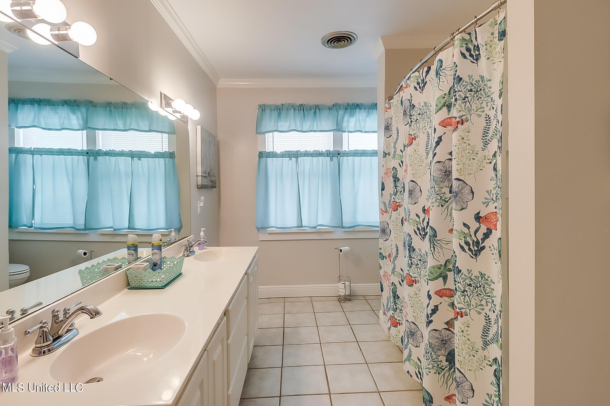 121 E Second Street Property Photo 12