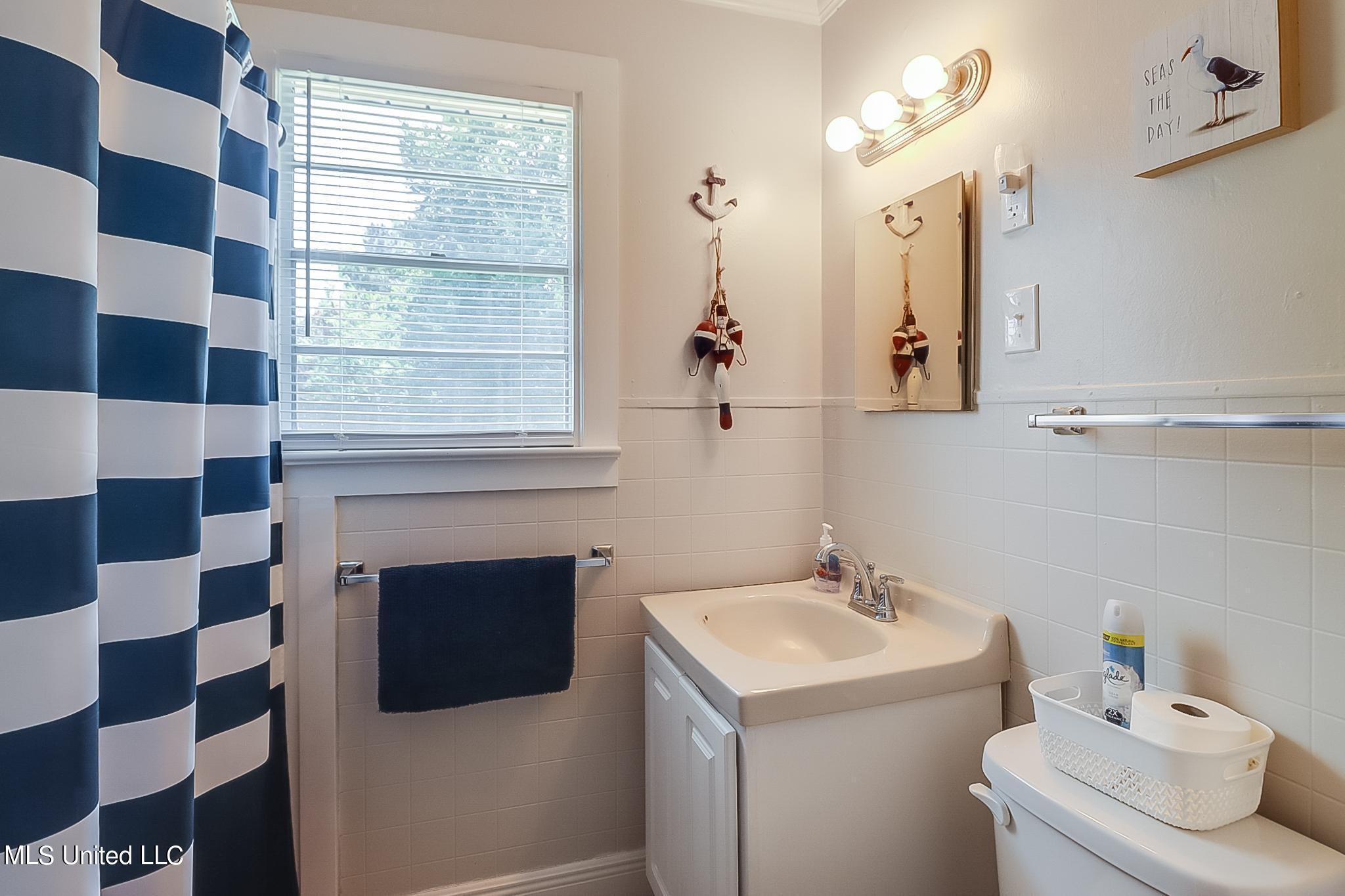 121 E Second Street Property Photo 16