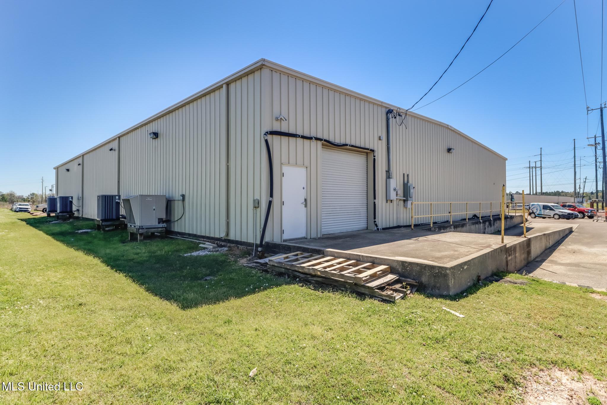 15240 Creosote Road Property Photo 5