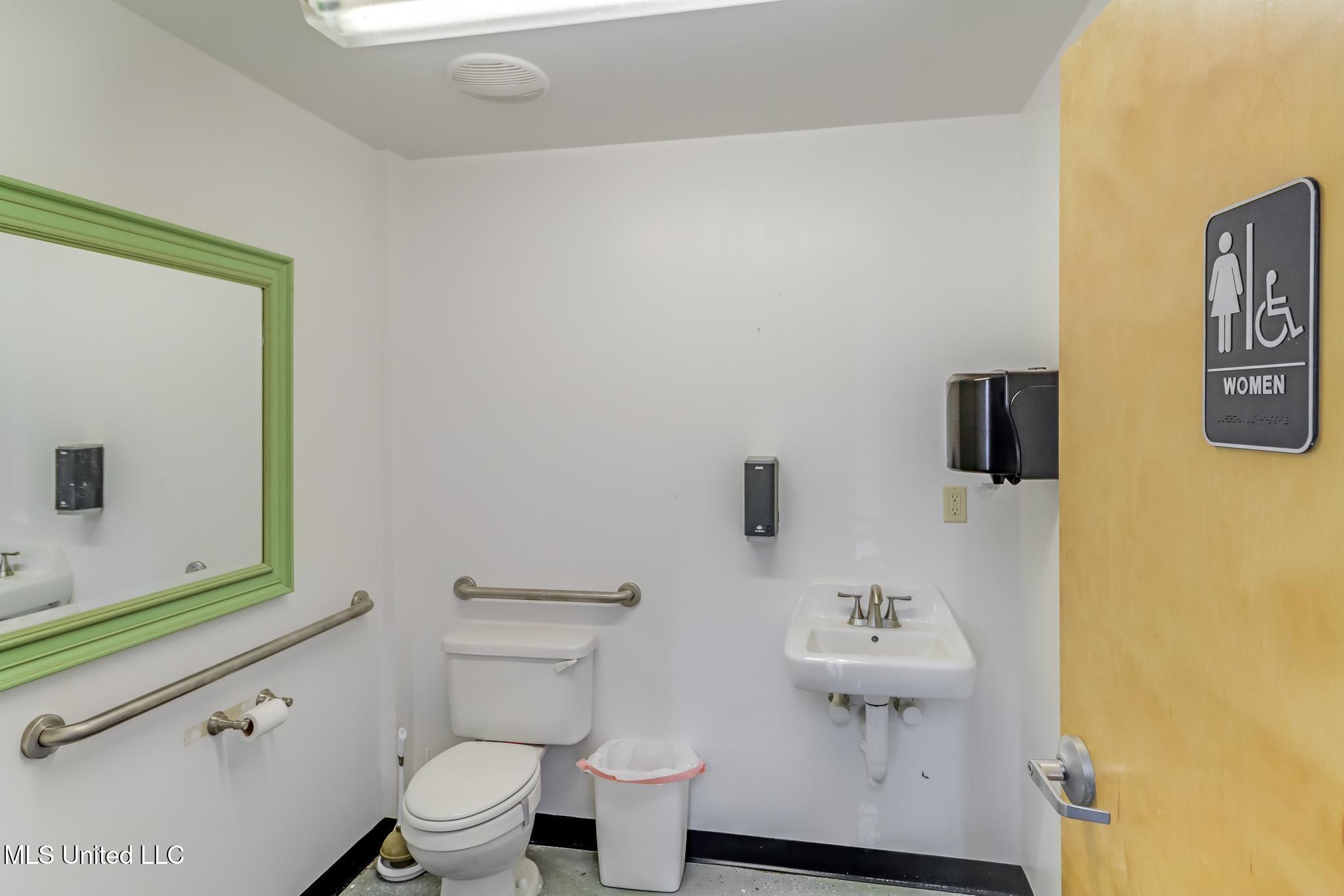 15240 Creosote Road Property Photo 12