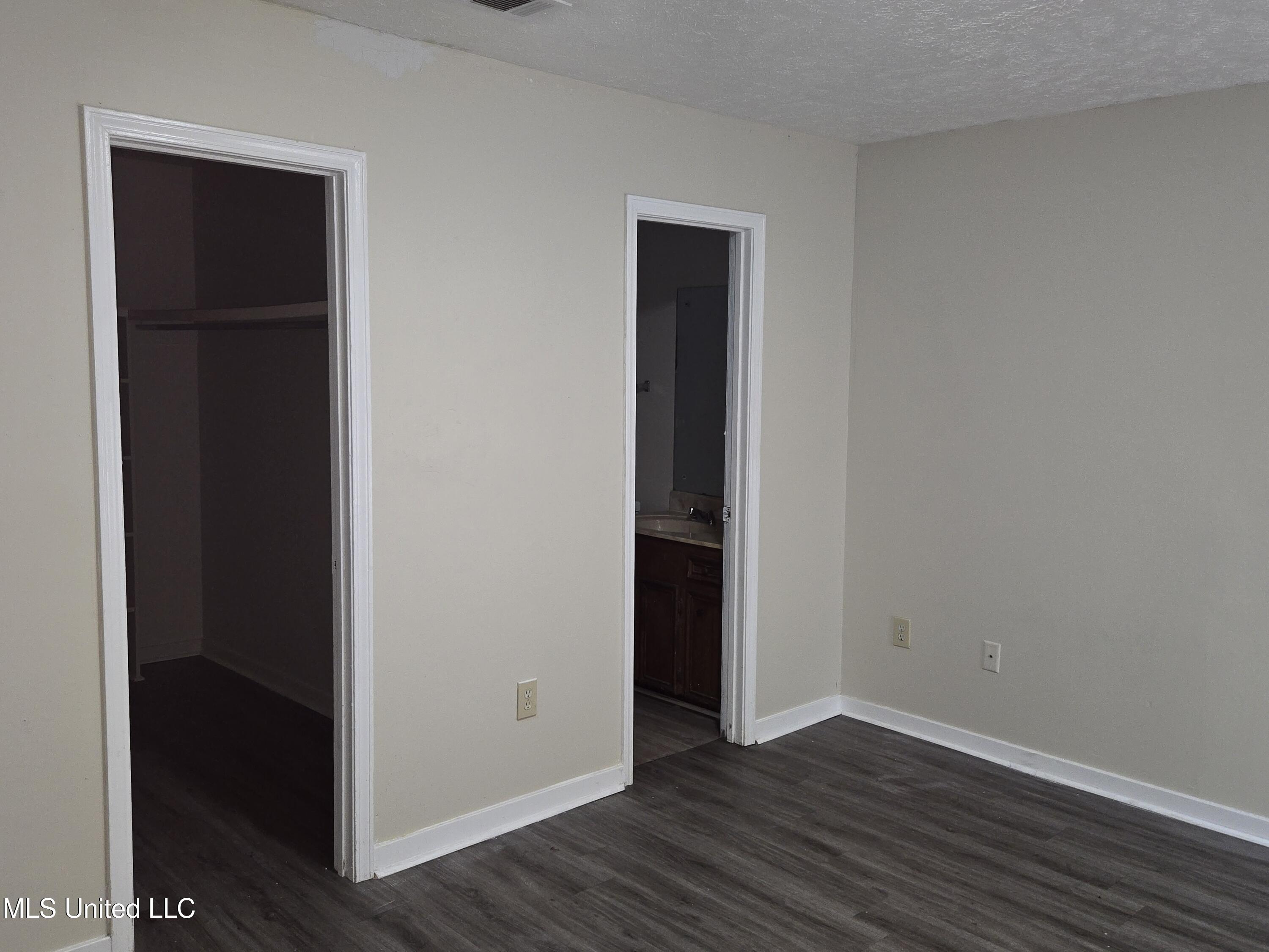 5713 Horton Ave Property Photo 8