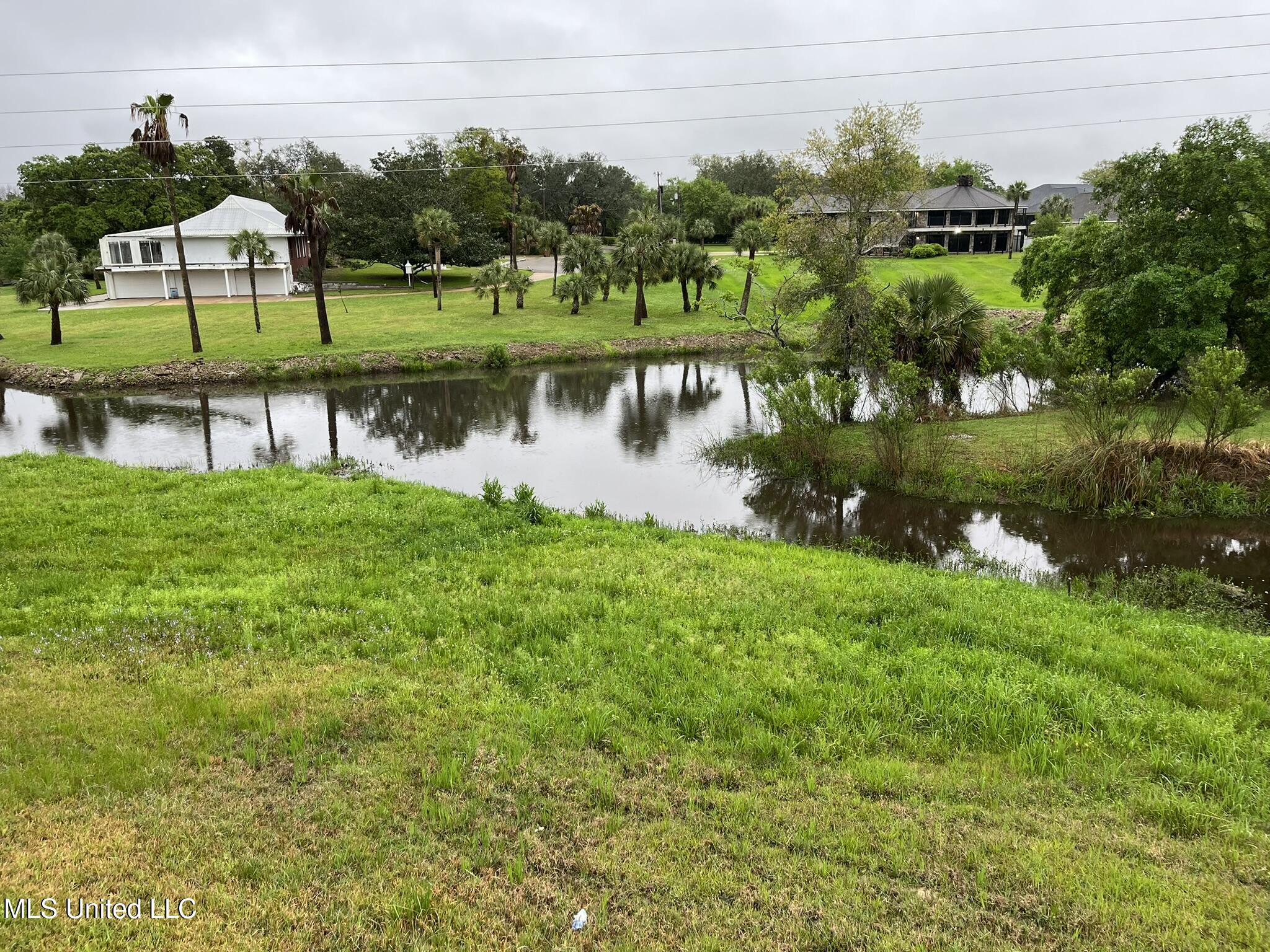 461 & 463 Goose Pointe Boulevard Property Photo 2