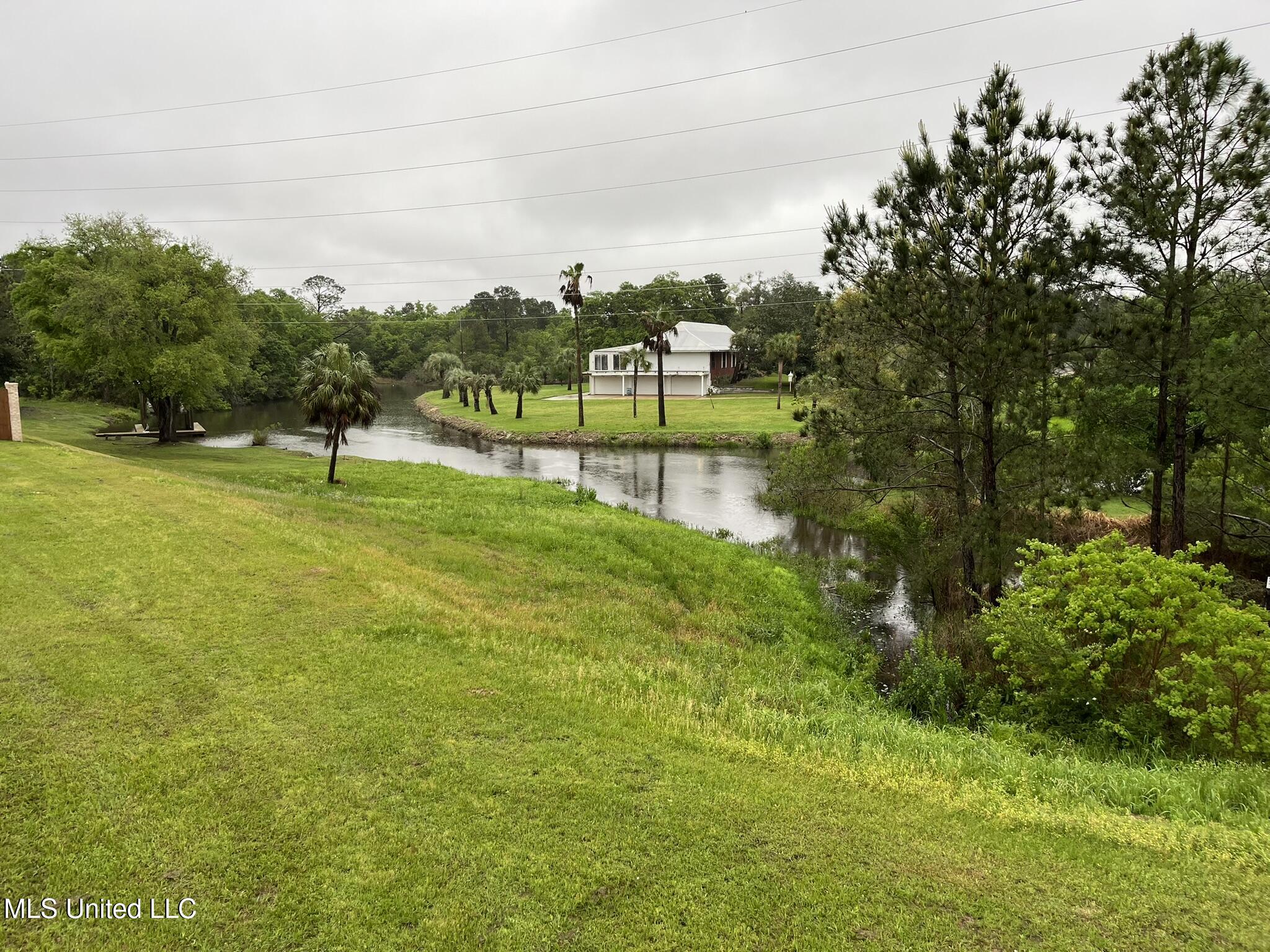 461 & 463 Goose Pointe Boulevard Property Photo 4