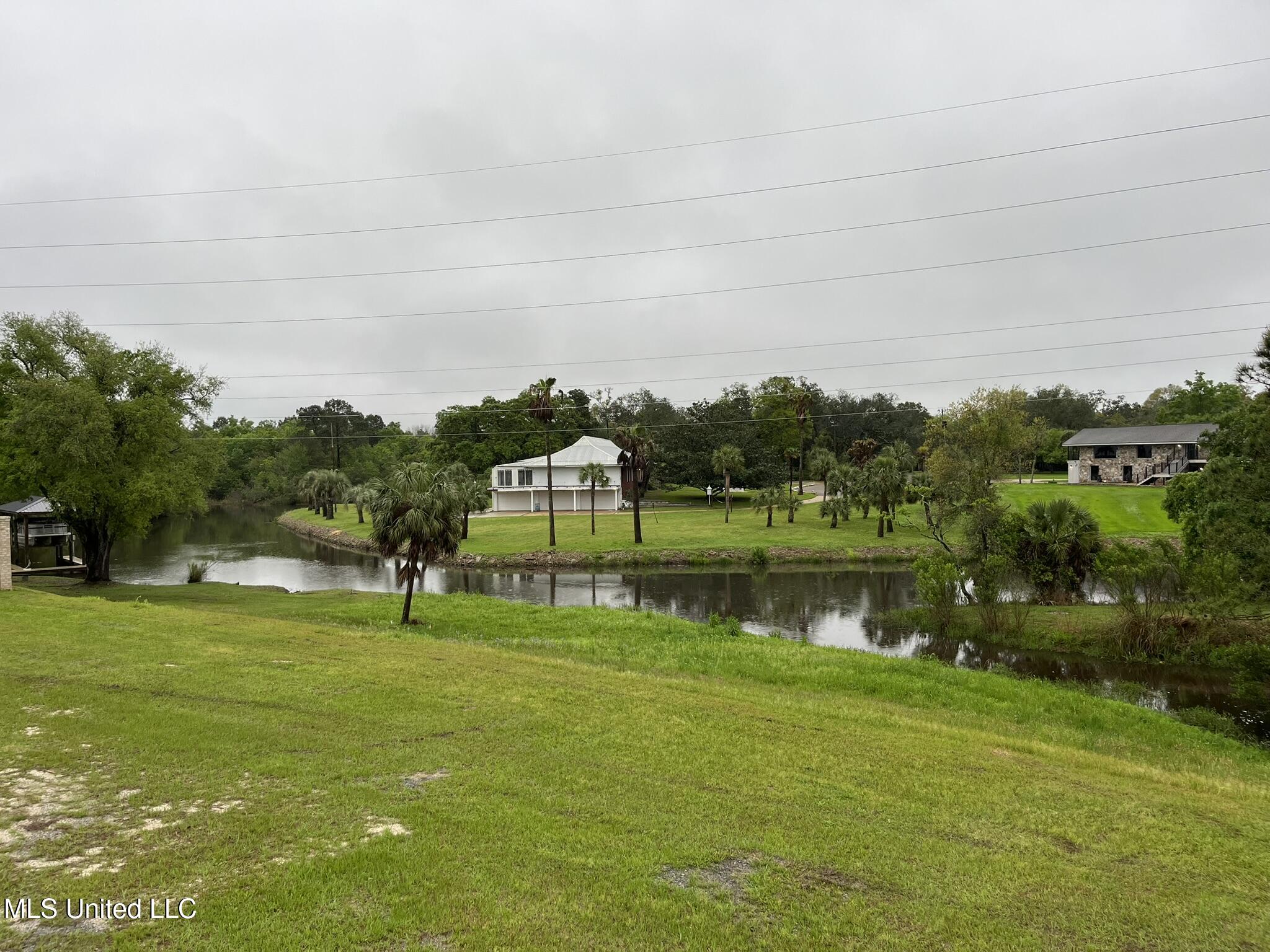 461 & 463 Goose Pointe Boulevard Property Photo 5