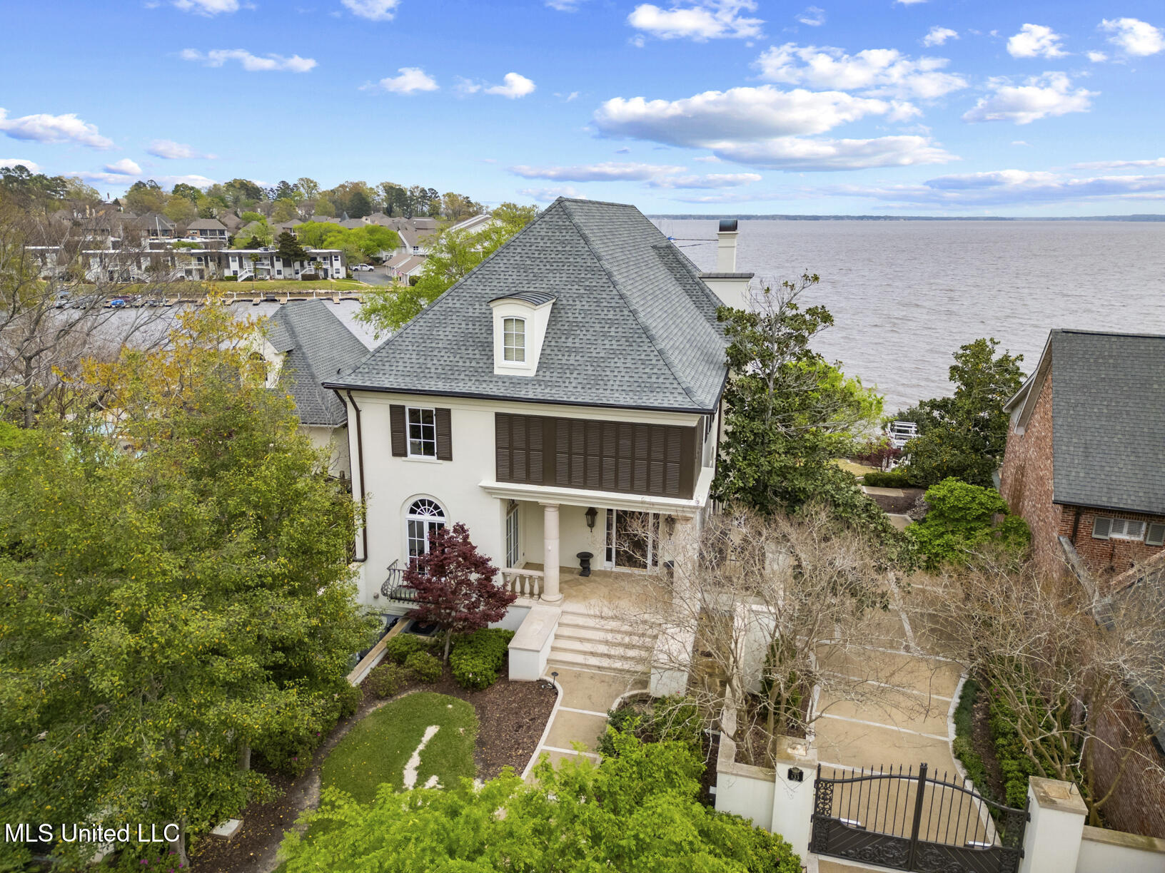 133 Overlook Pointe Drive Drive Property Photo 2