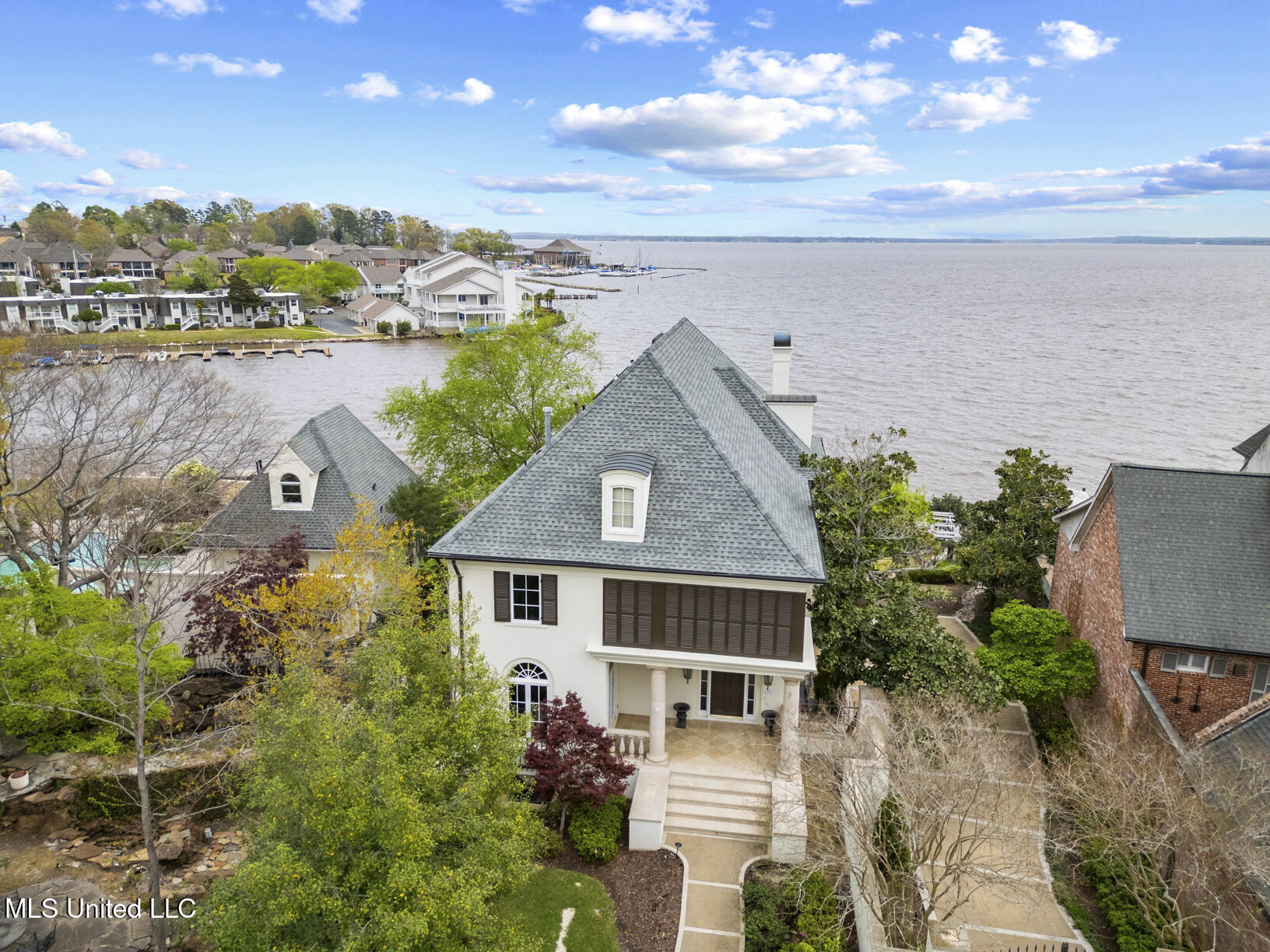 133 Overlook Pointe Drive Drive Property Photo 3