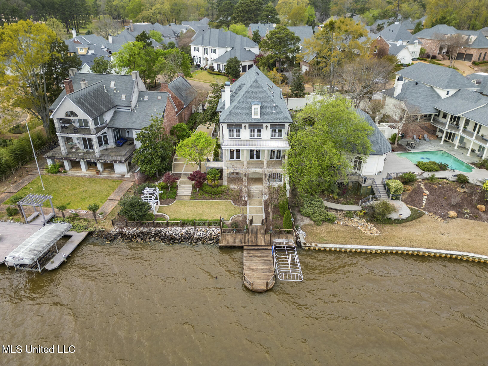 133 Overlook Pointe Drive Drive Property Photo 7