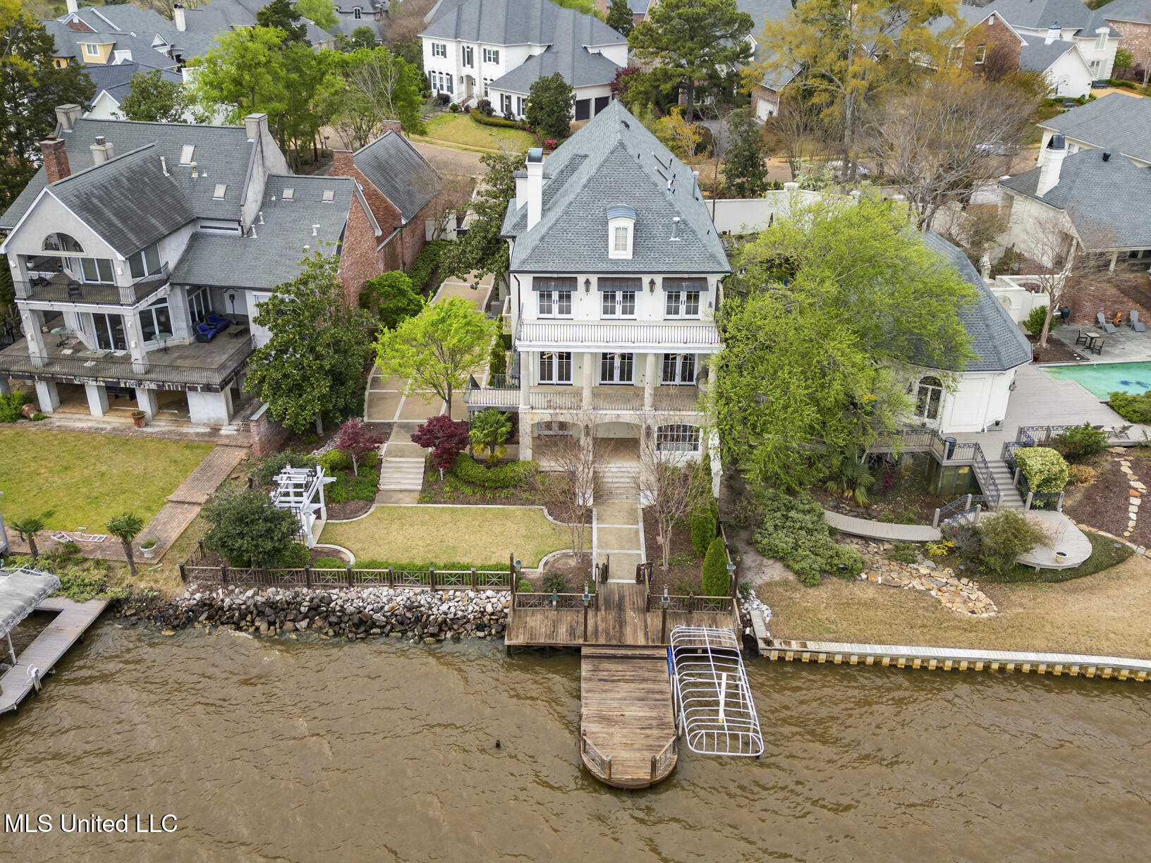 133 Overlook Pointe Drive Drive Property Photo 8