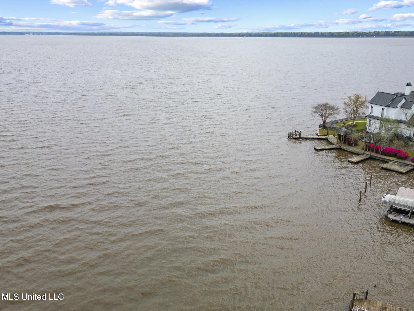 133 Overlook Pointe Drive Drive Property Photo 9