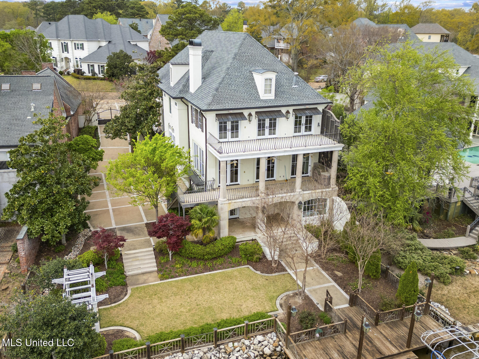 133 Overlook Pointe Drive Drive Property Photo 10