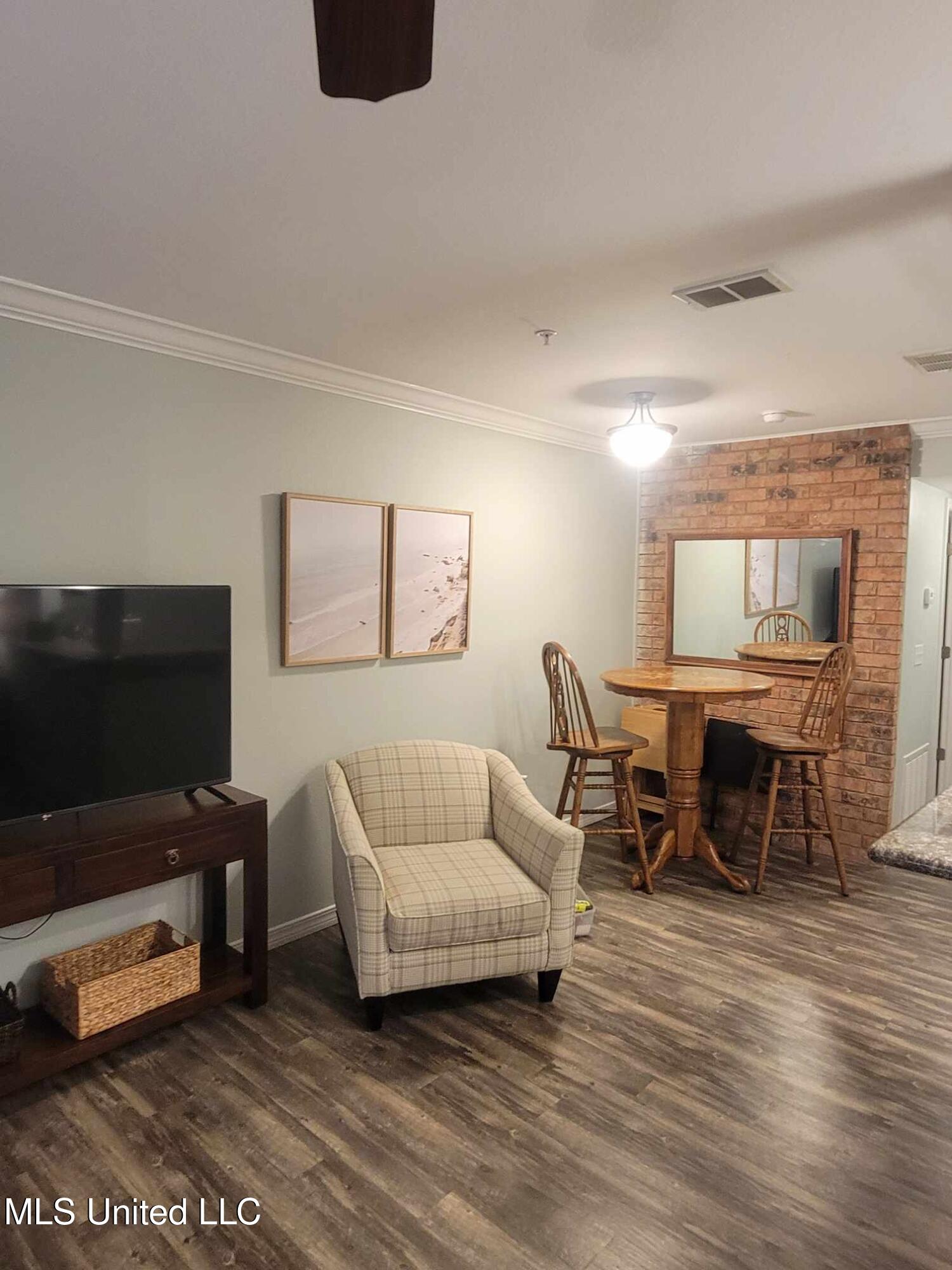 1282 Beach Boulevard Property Photo 3