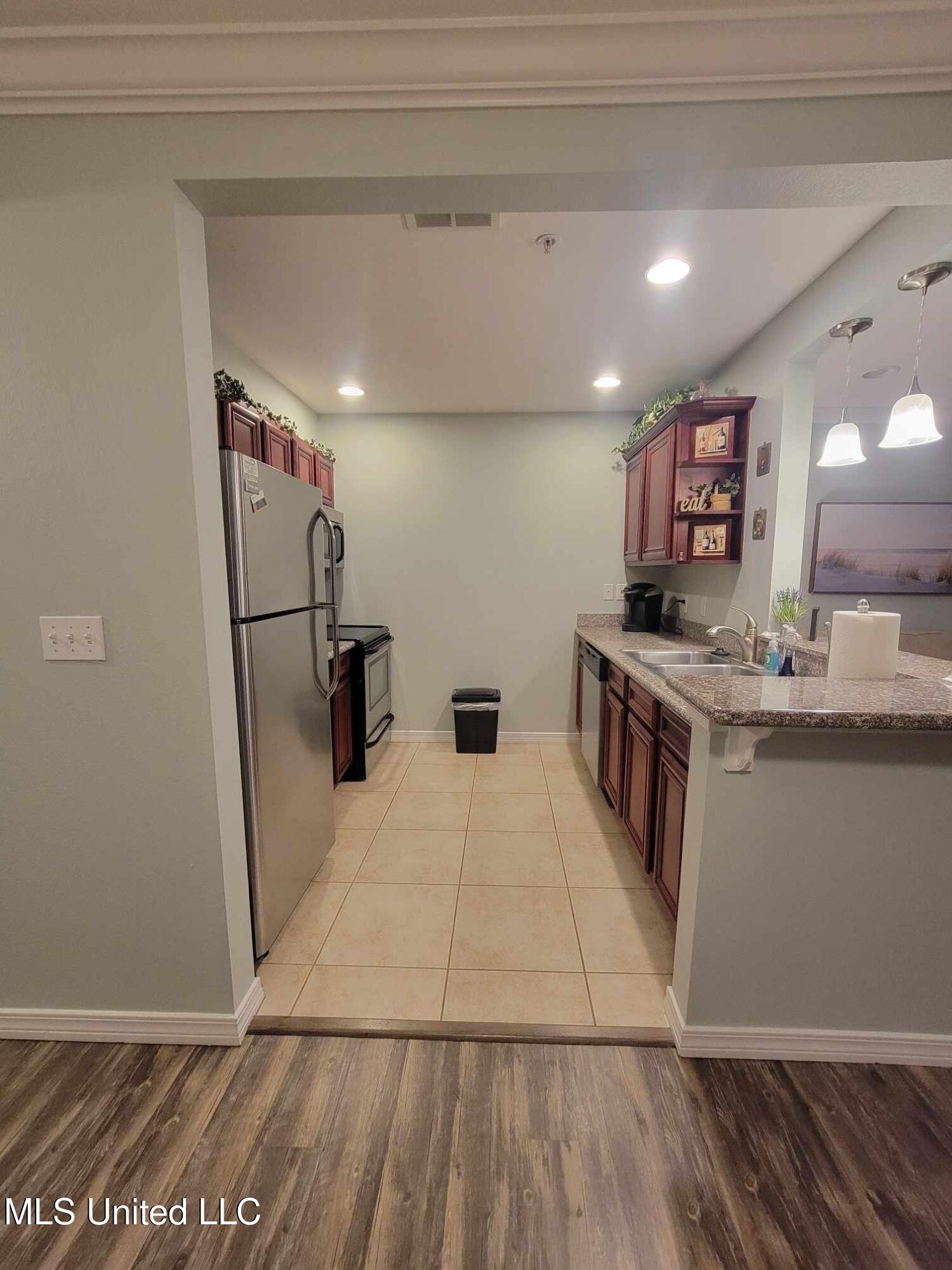 1282 Beach Boulevard Property Photo 4