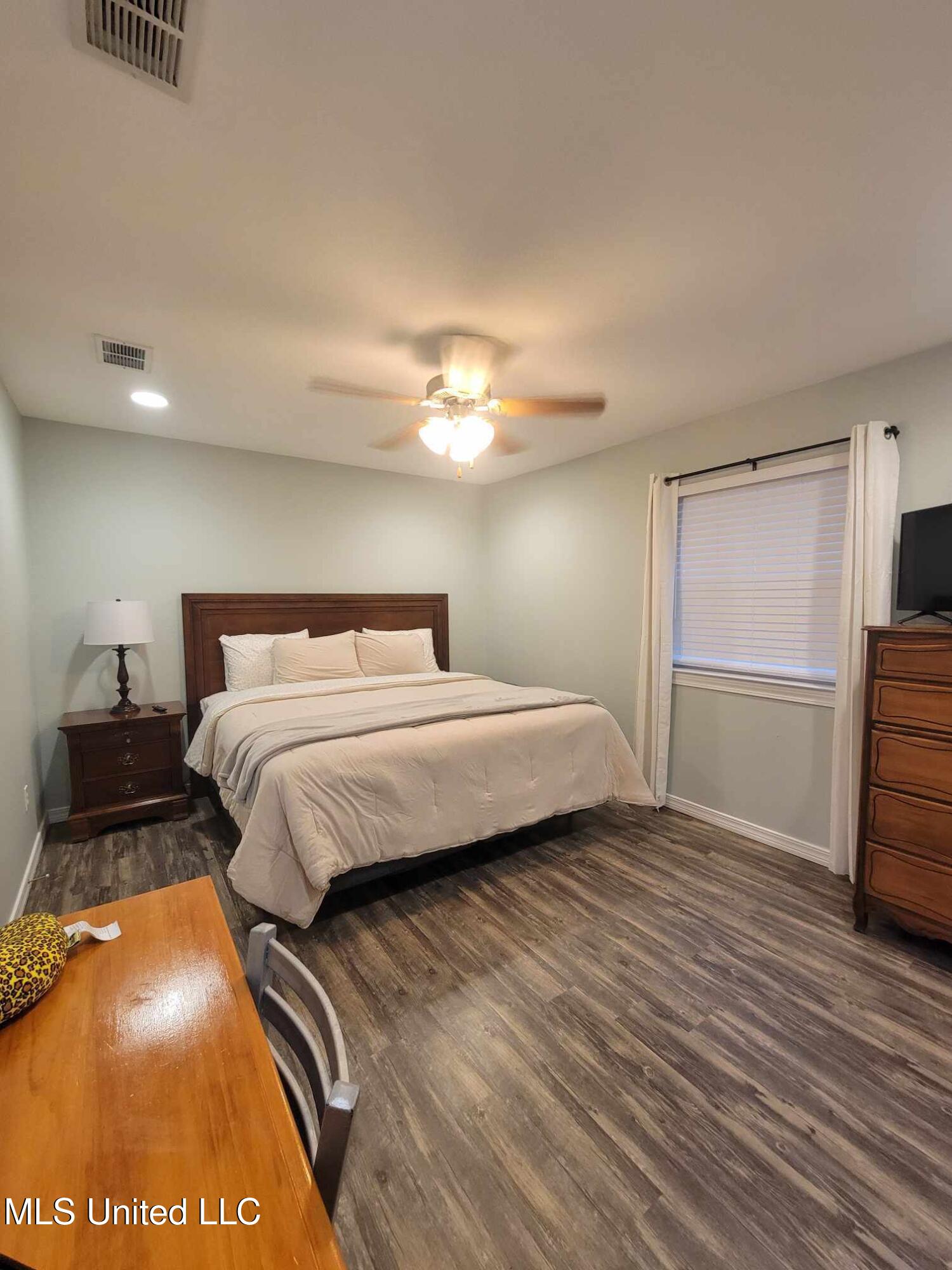 1282 Beach Boulevard Property Photo 6