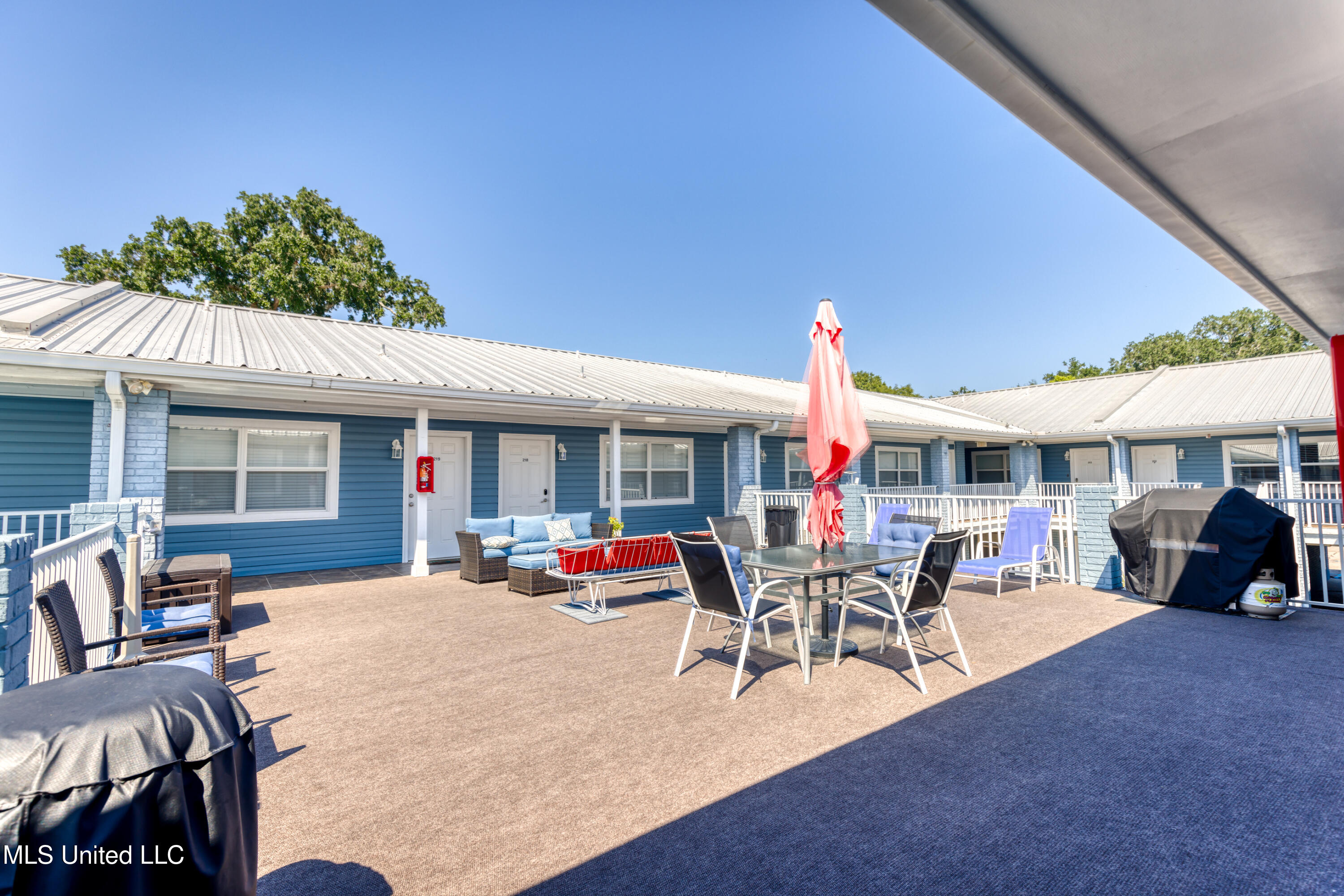 1282 Beach Boulevard Property Photo 10