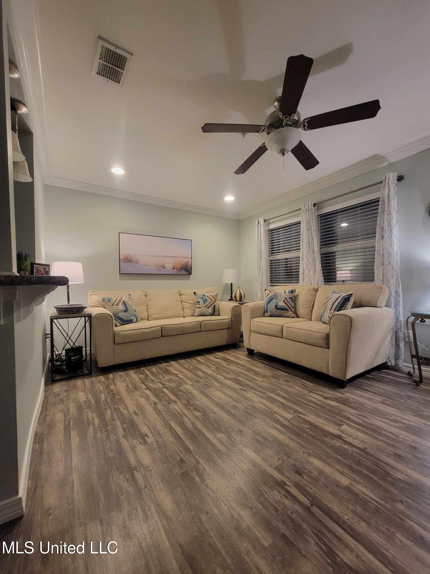 1282 Beach Boulevard Property Photo 12
