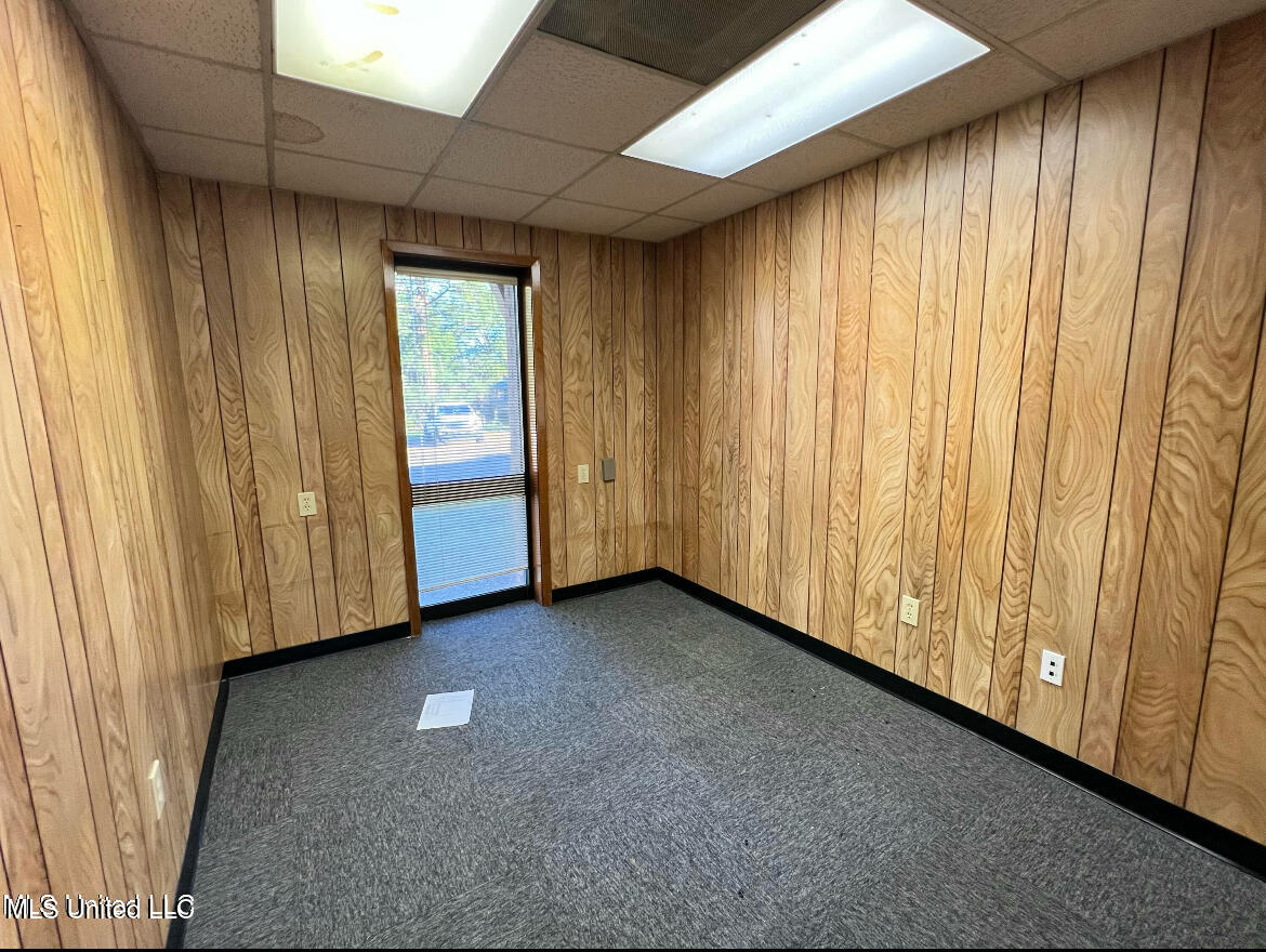 212 St Paul Street Property Photo 5