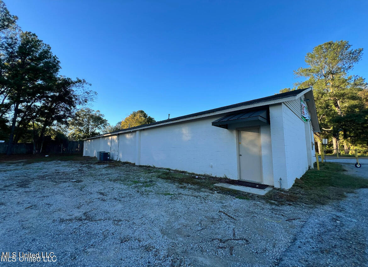 810 Clearmont Drive Property Photo 10