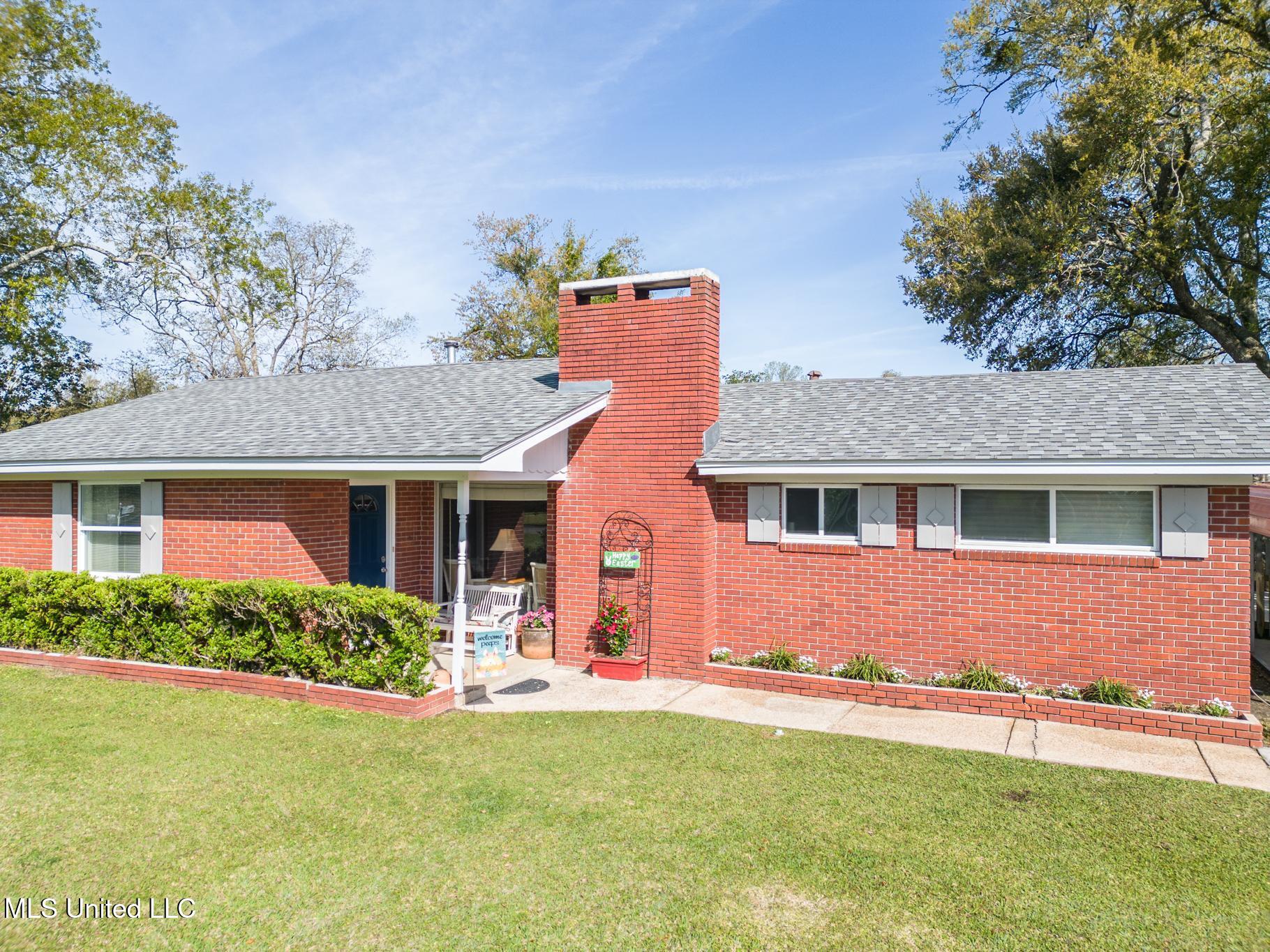 204 E Third Street Property Photo 1