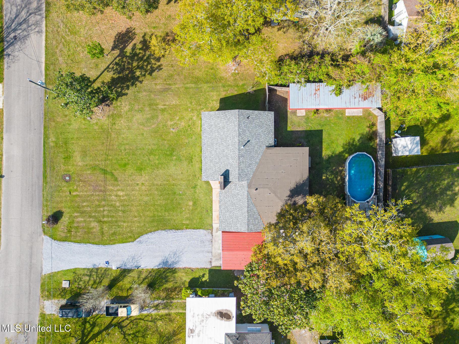 204 E Third Street Property Photo 3