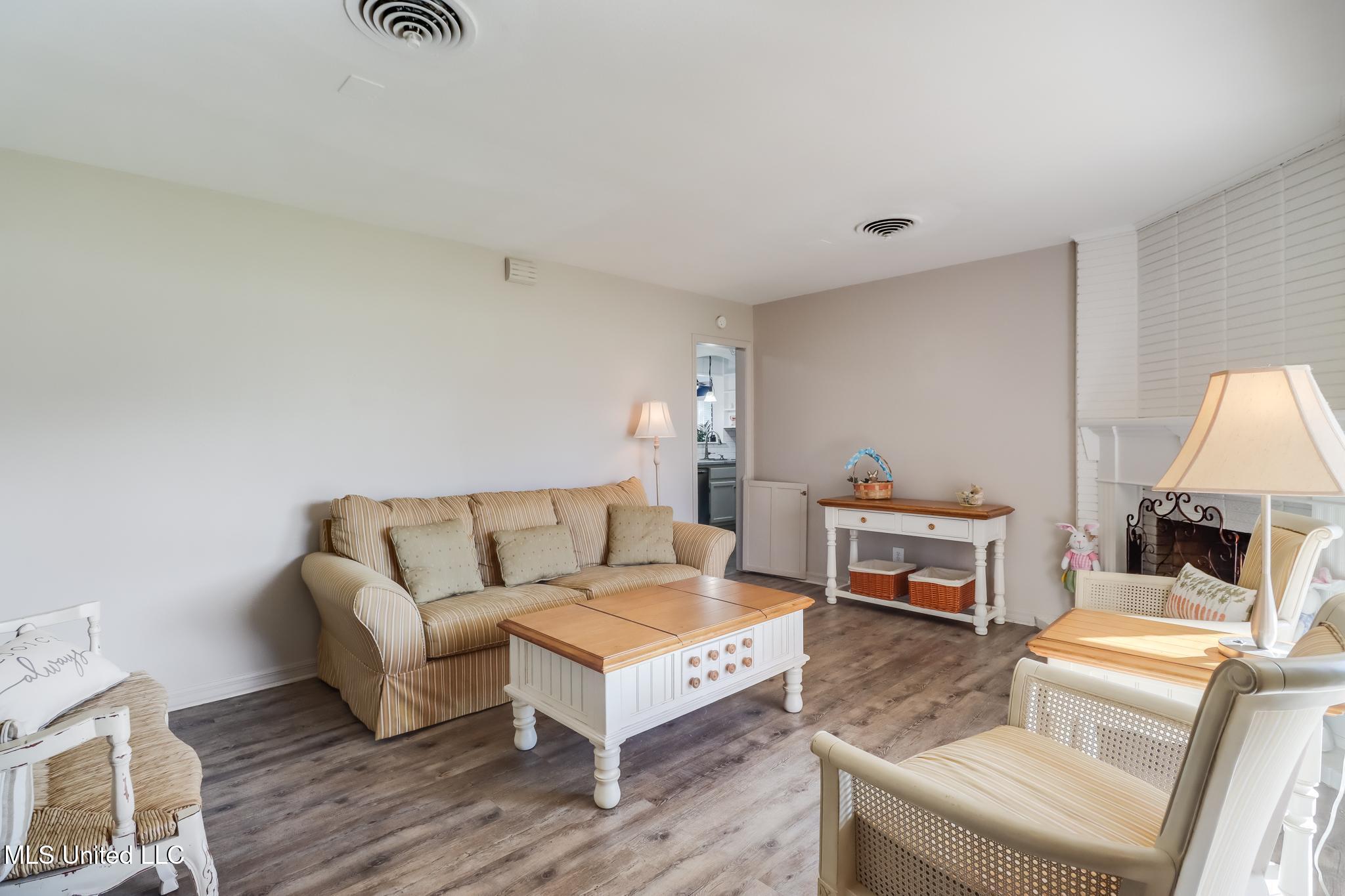 204 E Third Street Property Photo 4