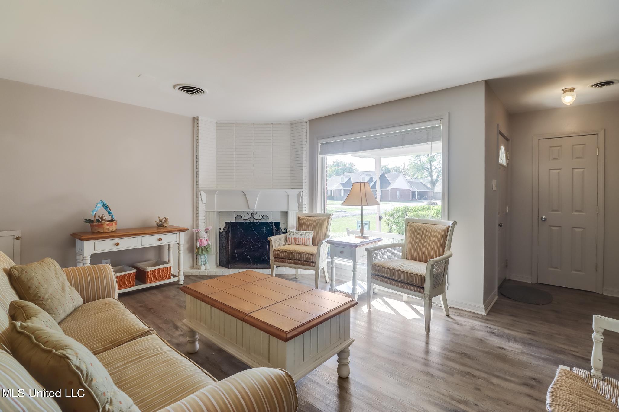 204 E Third Street Property Photo 5