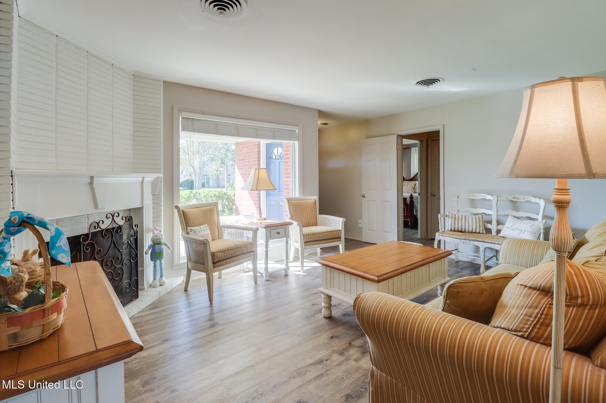 204 E Third Street Property Photo 6