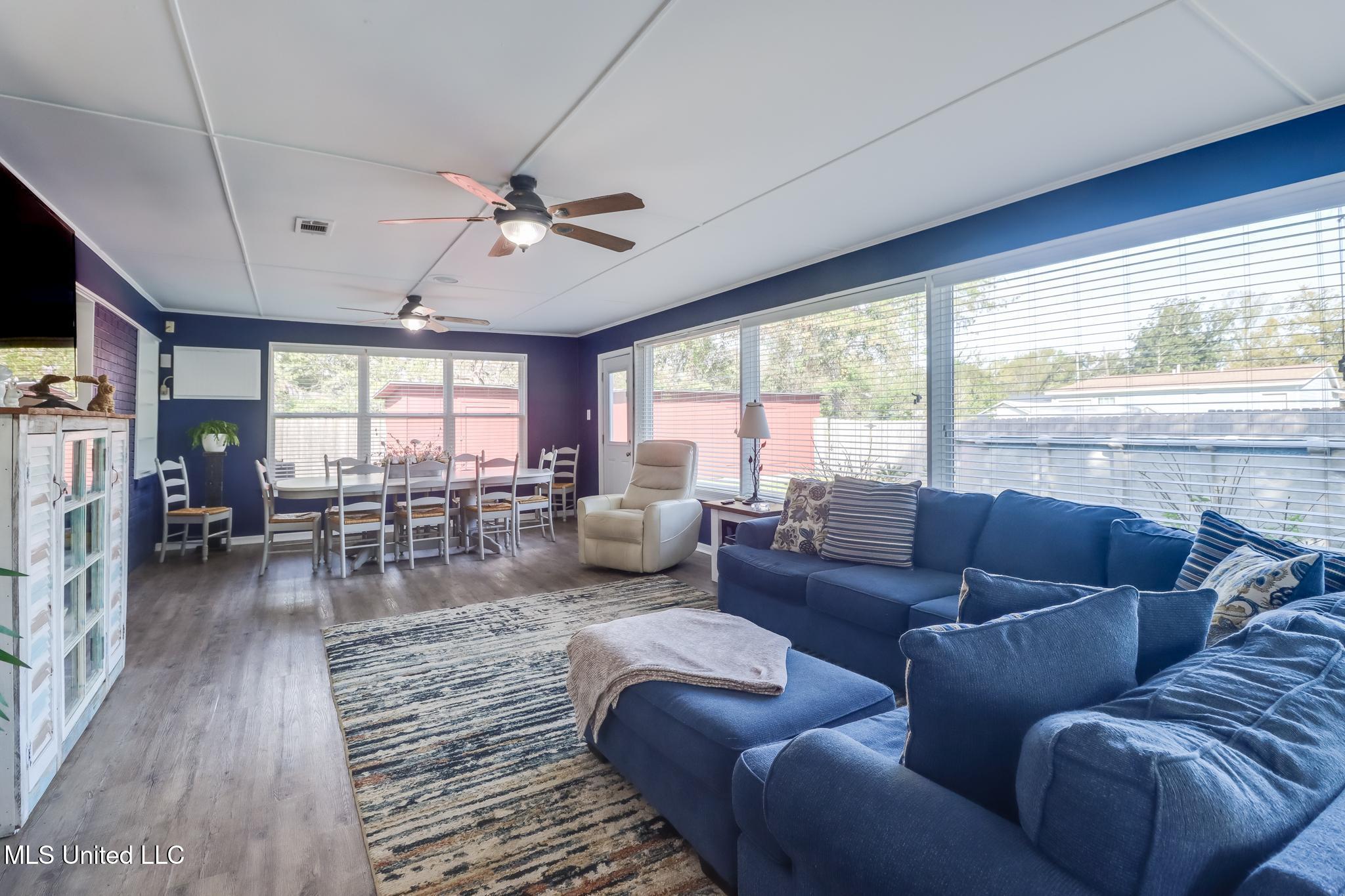 204 E Third Street Property Photo 7