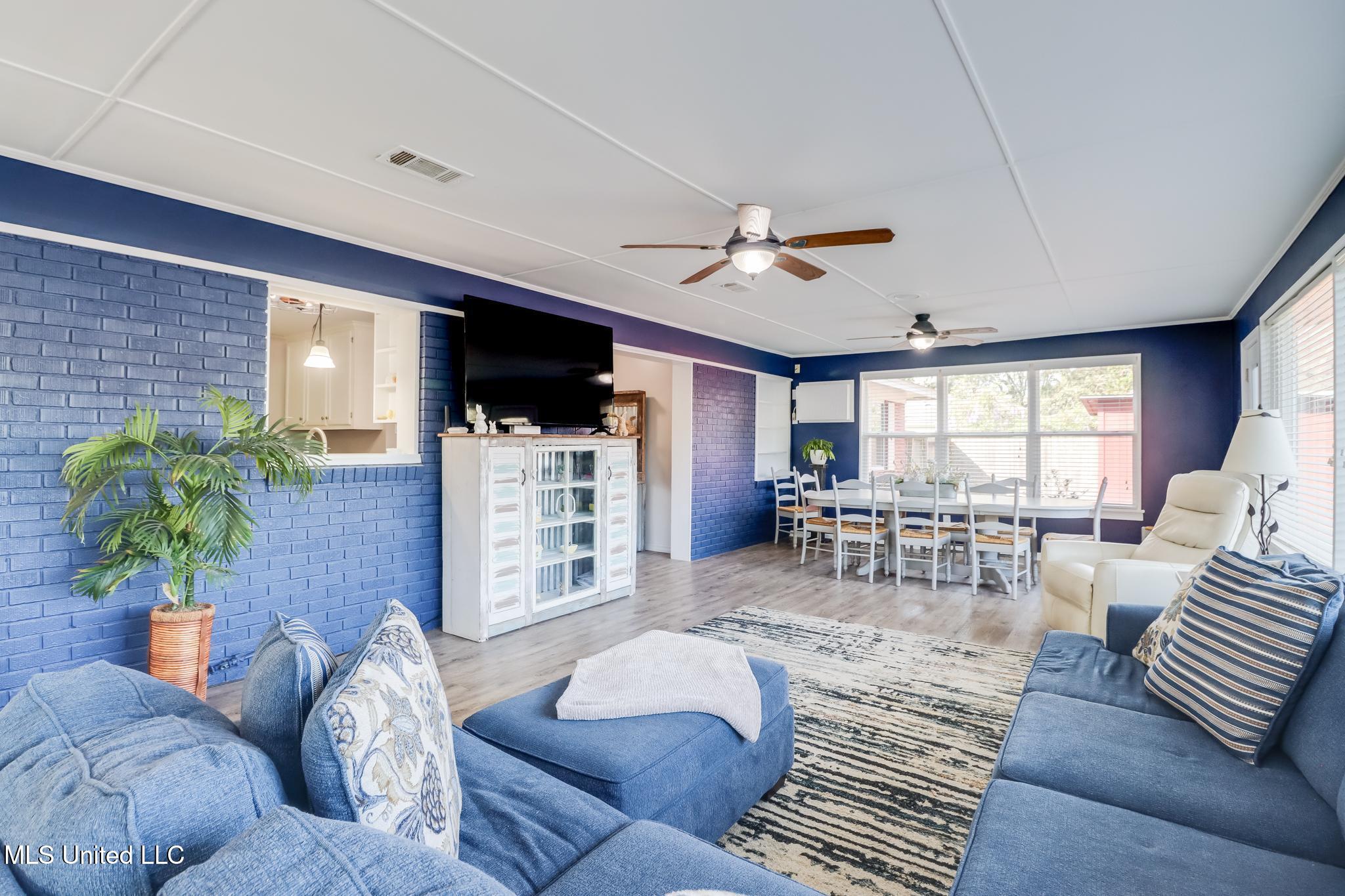 204 E Third Street Property Photo 8