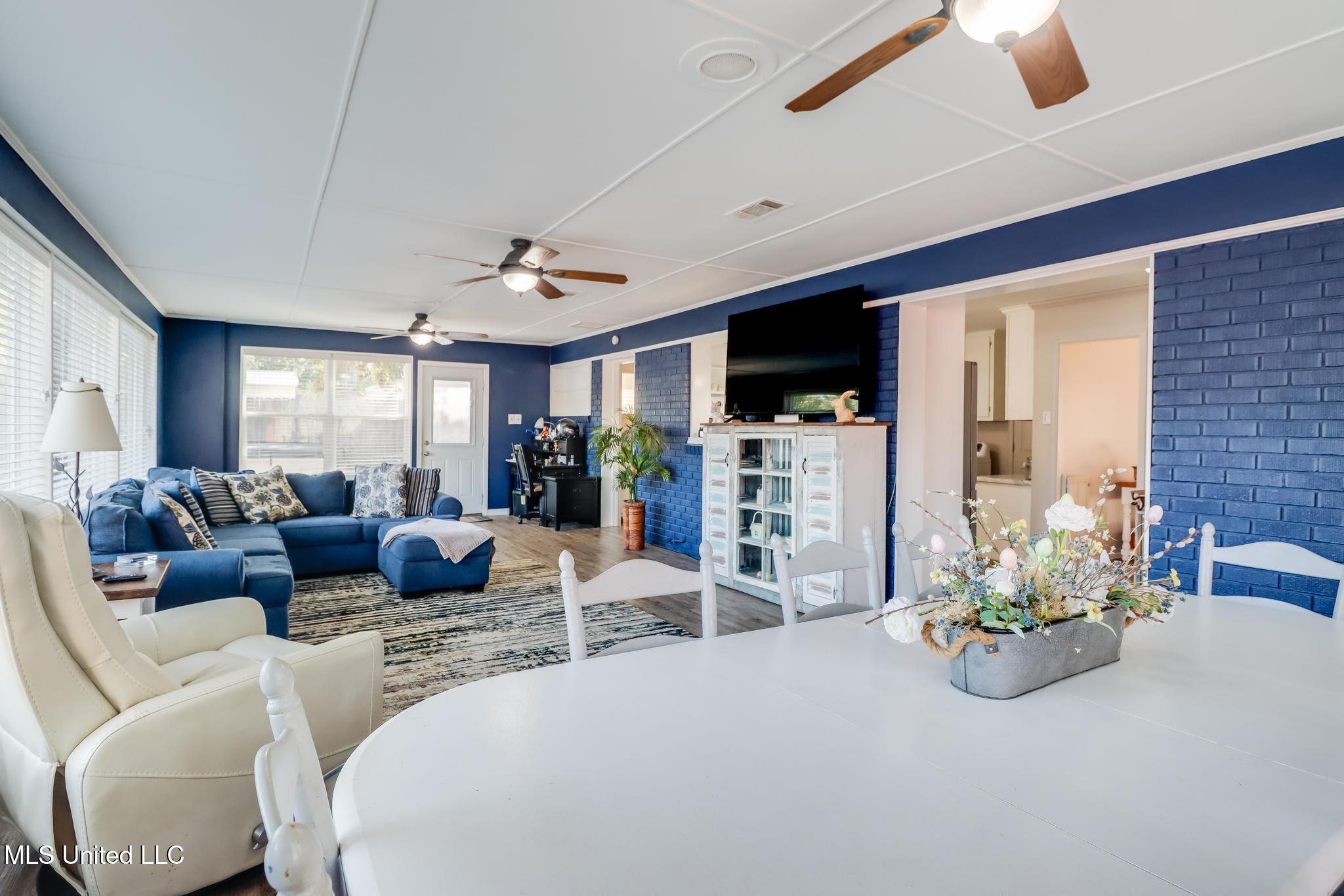 204 E Third Street Property Photo 9