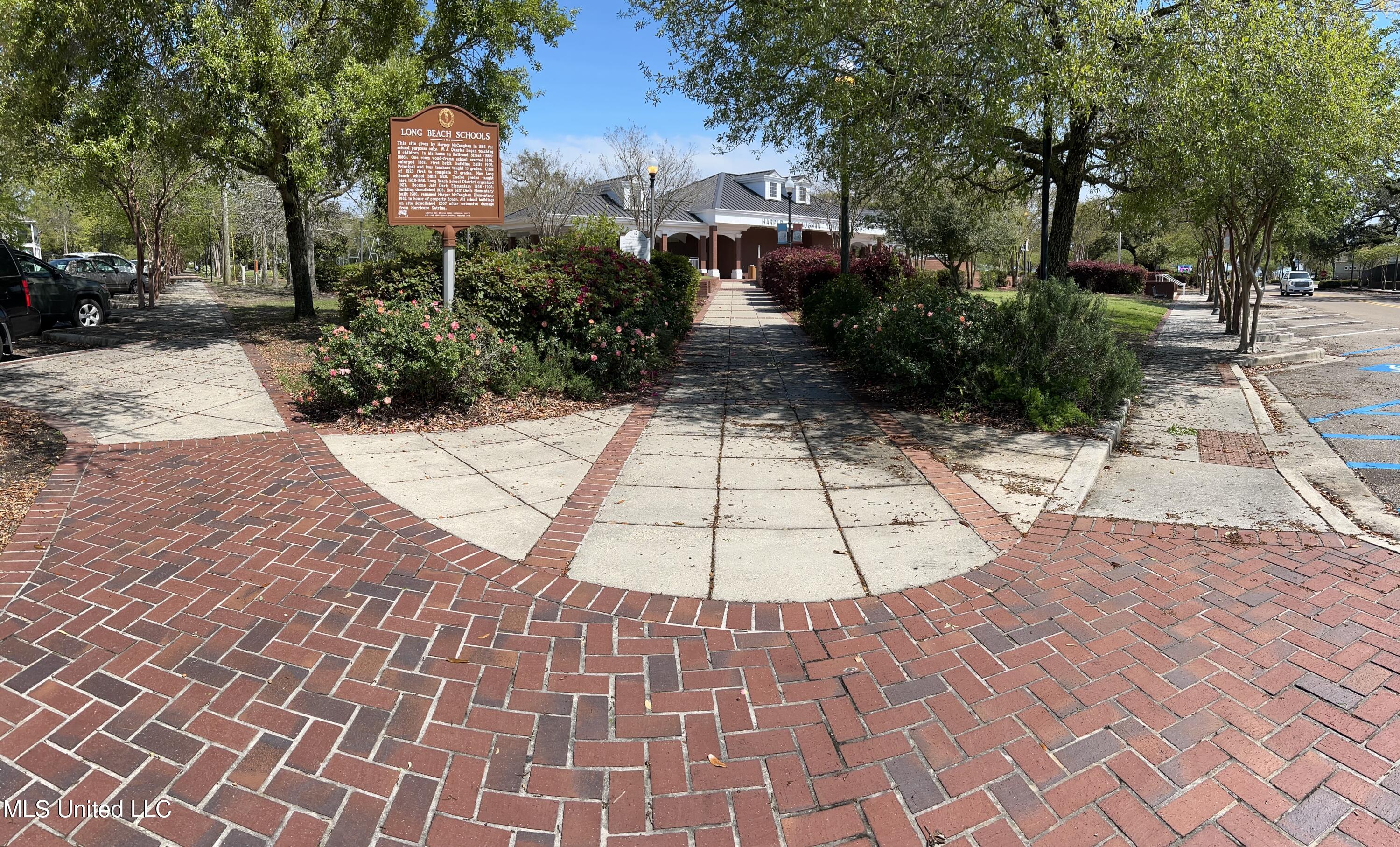 204 E Third Street Property Photo 32