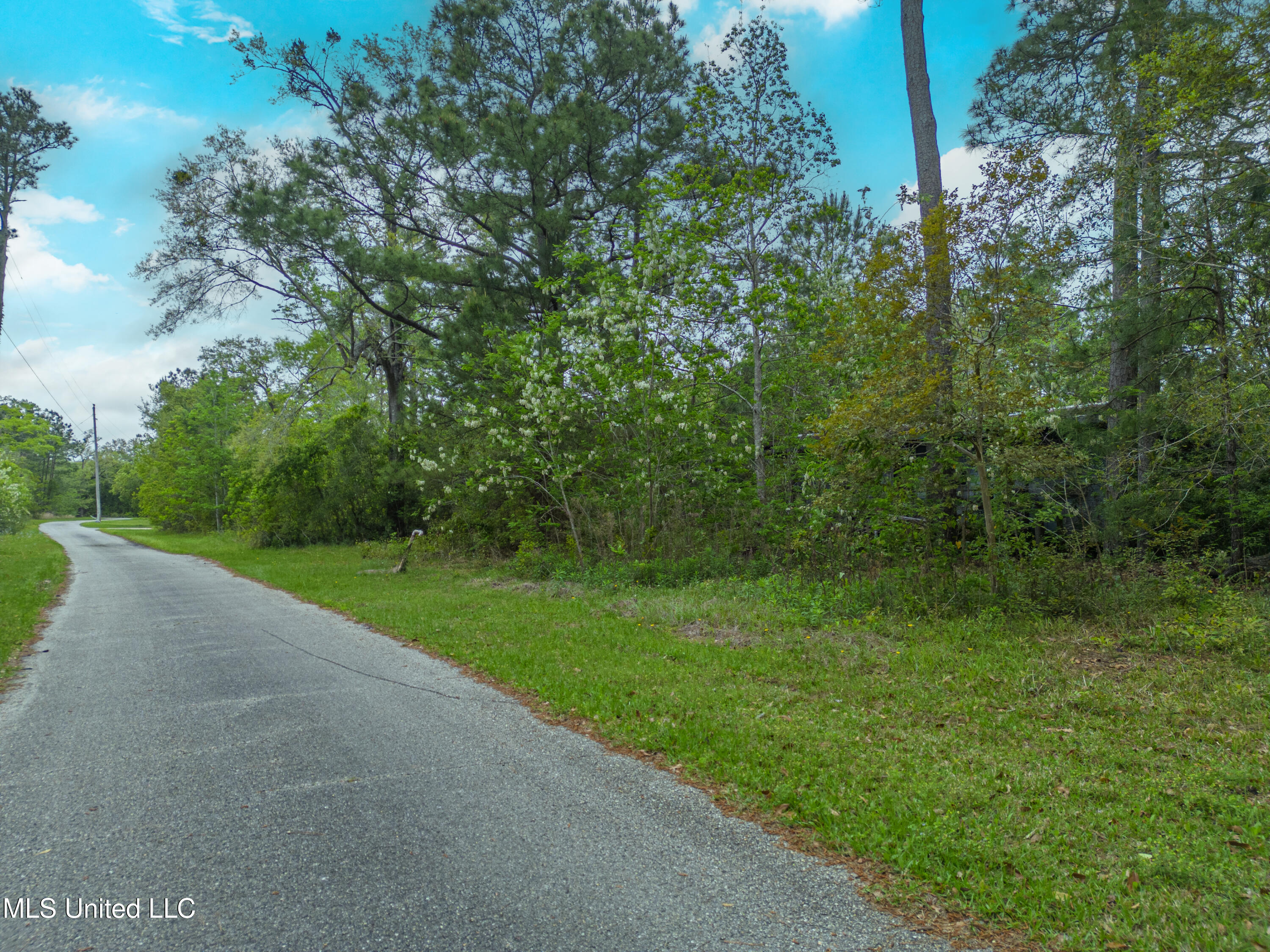 11308 Lake Drive Property Photo 1