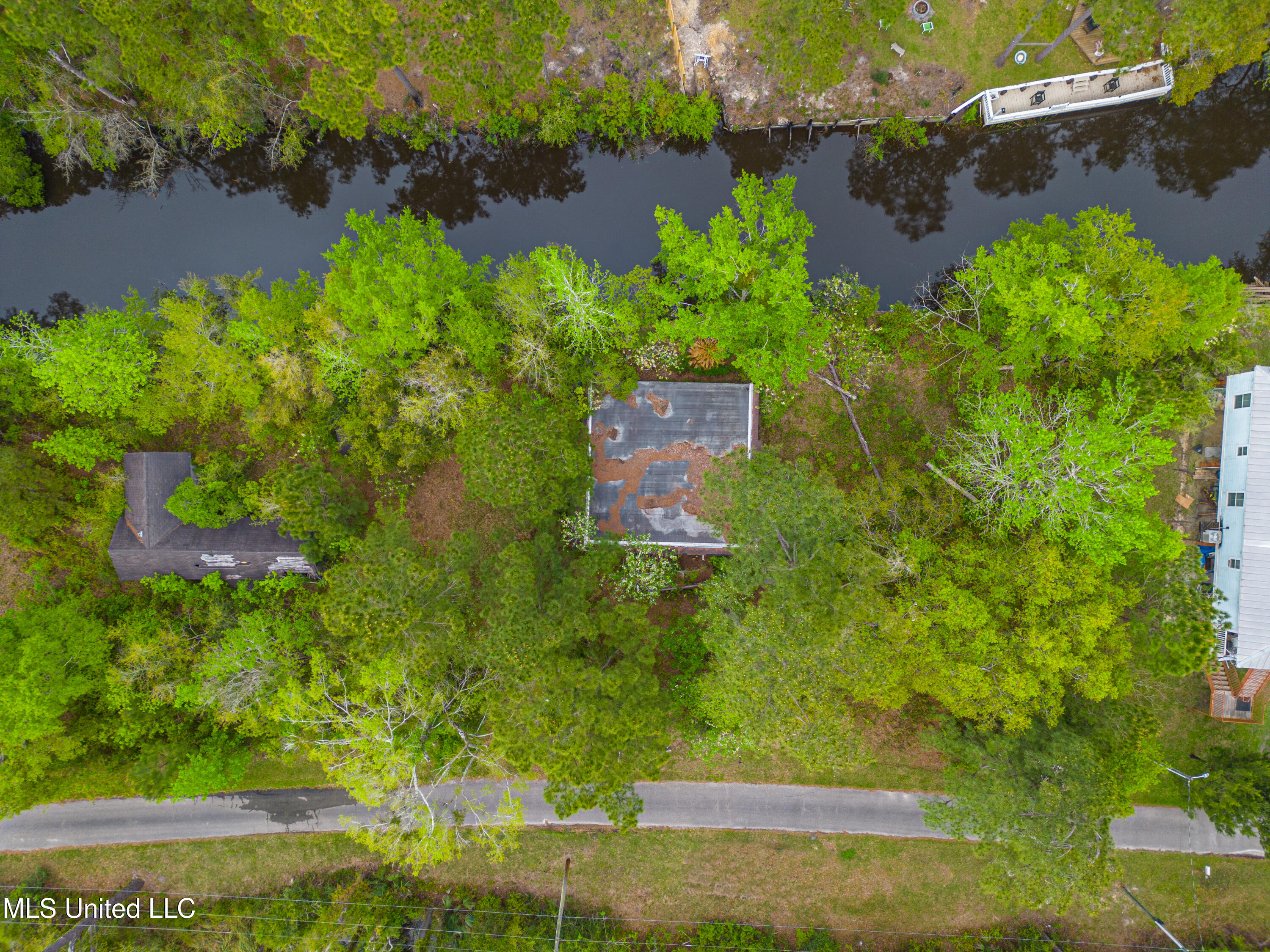 11308 Lake Drive Property Photo 2