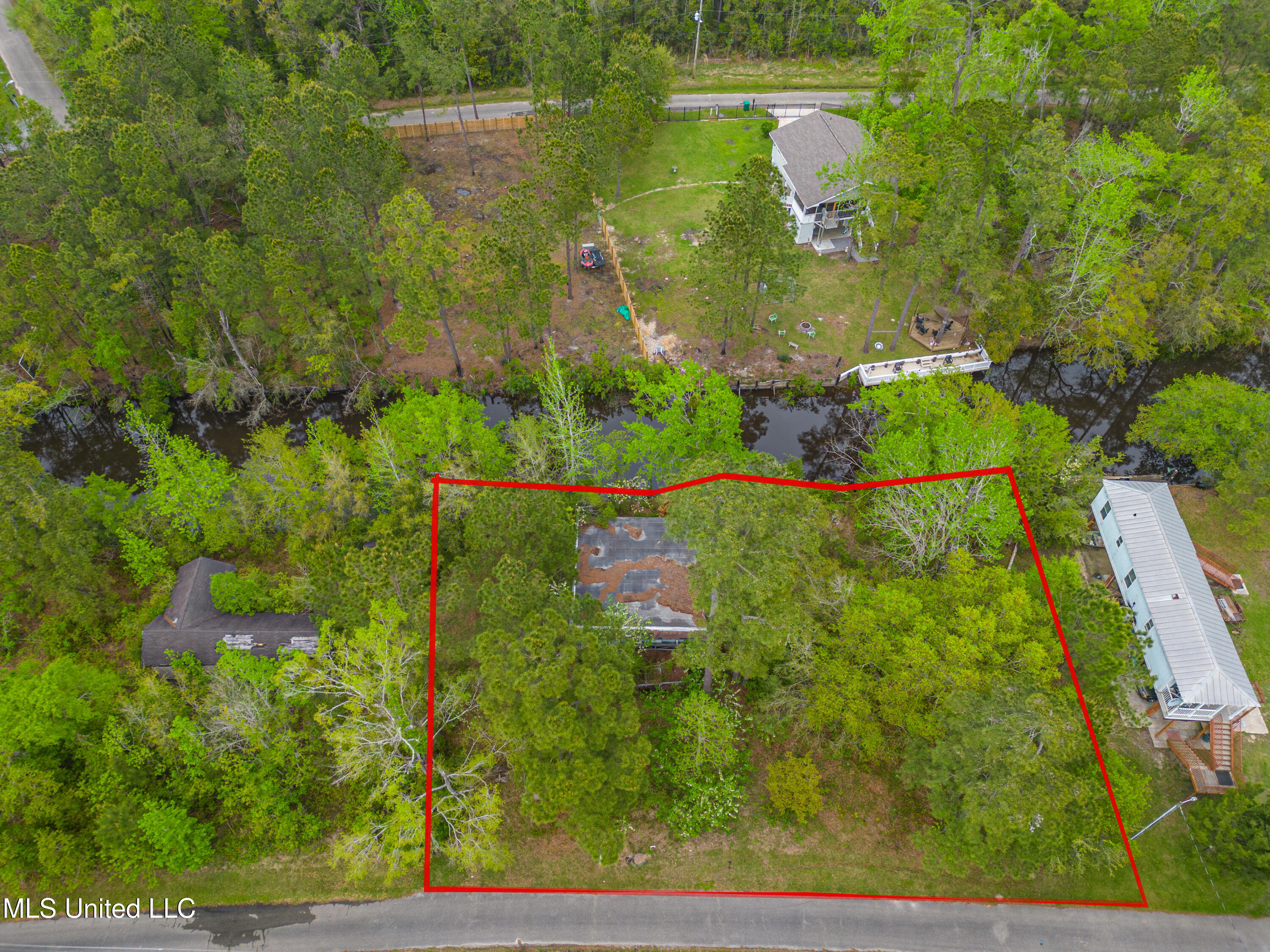 11308 Lake Drive Property Photo 3