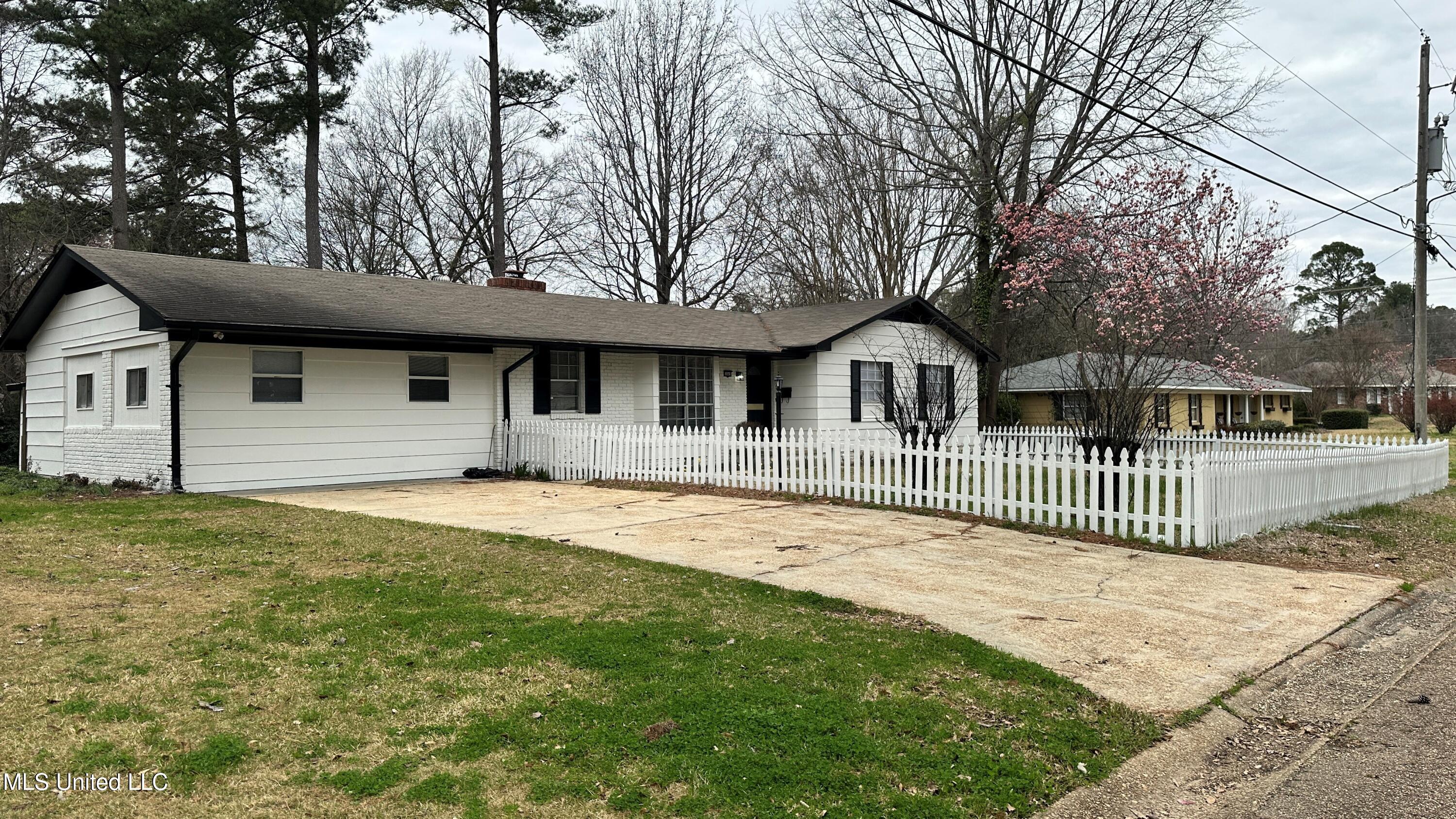 5849 Medallion Drive Property Photo 4
