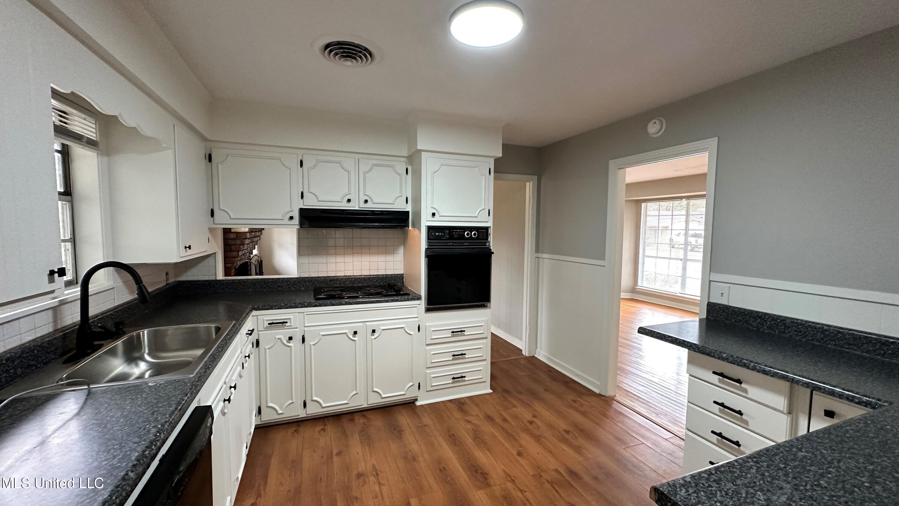 5849 Medallion Drive Property Photo 11
