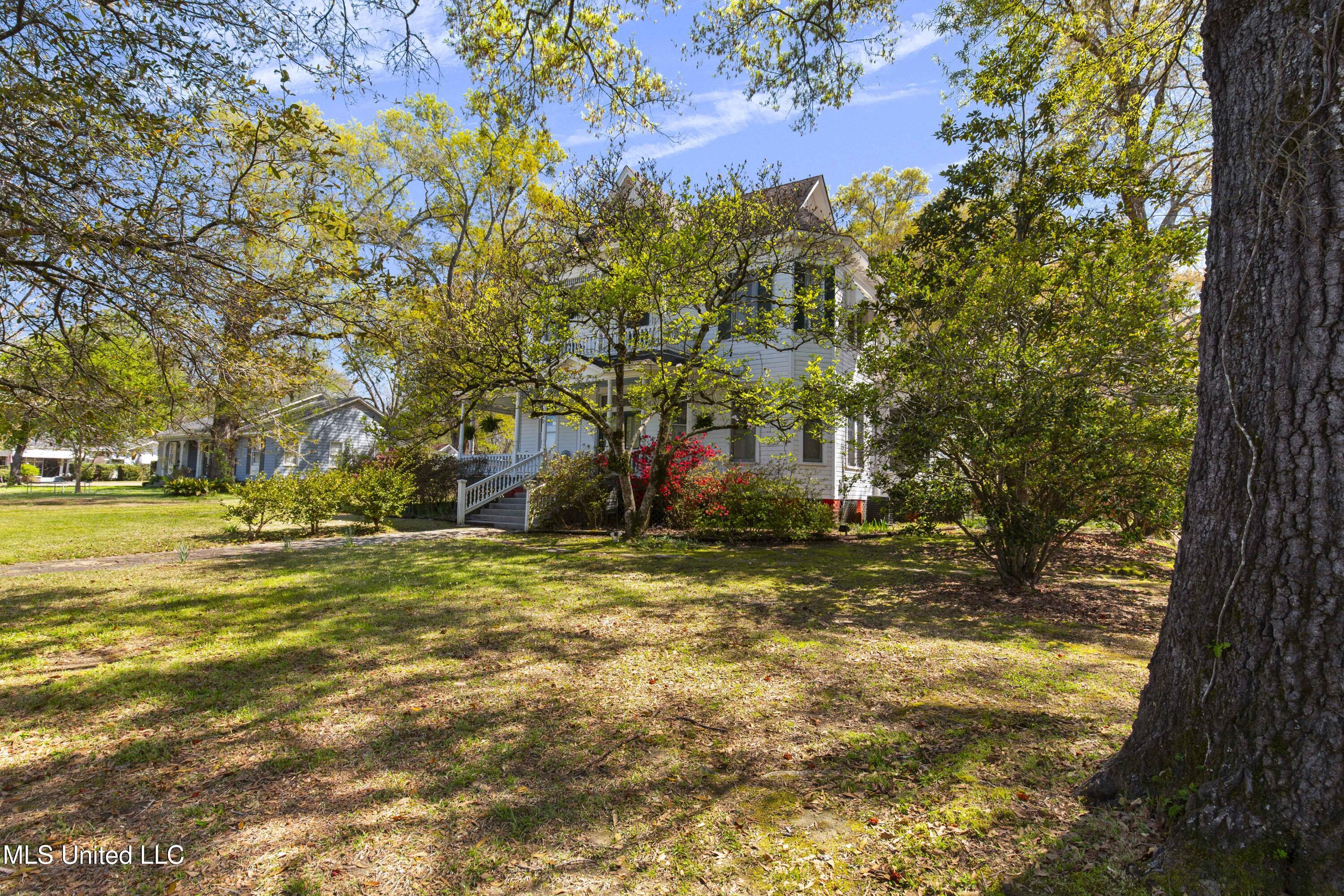 140 E Semmes Street Property Photo 3