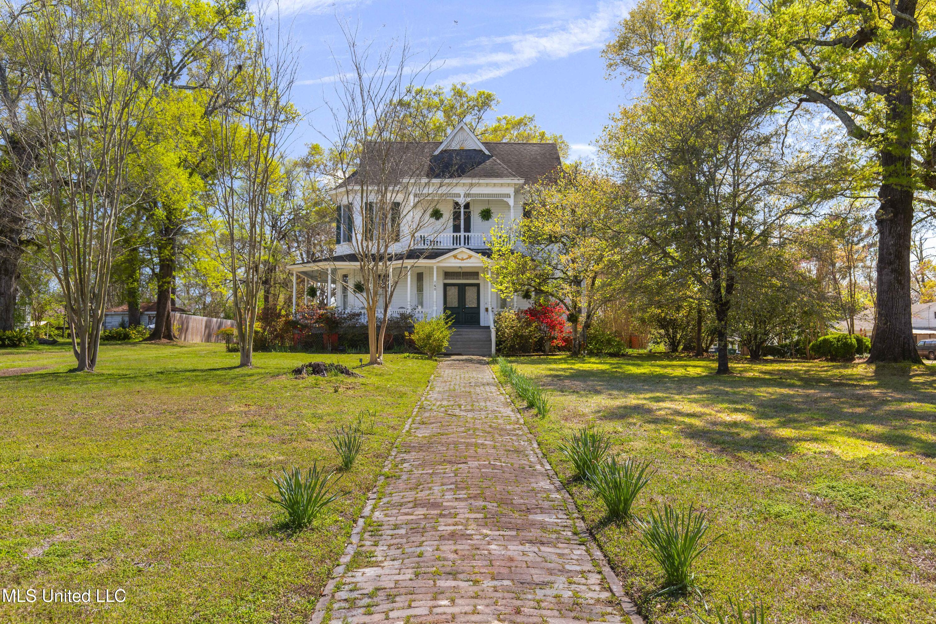 140 E Semmes Street Property Photo 4